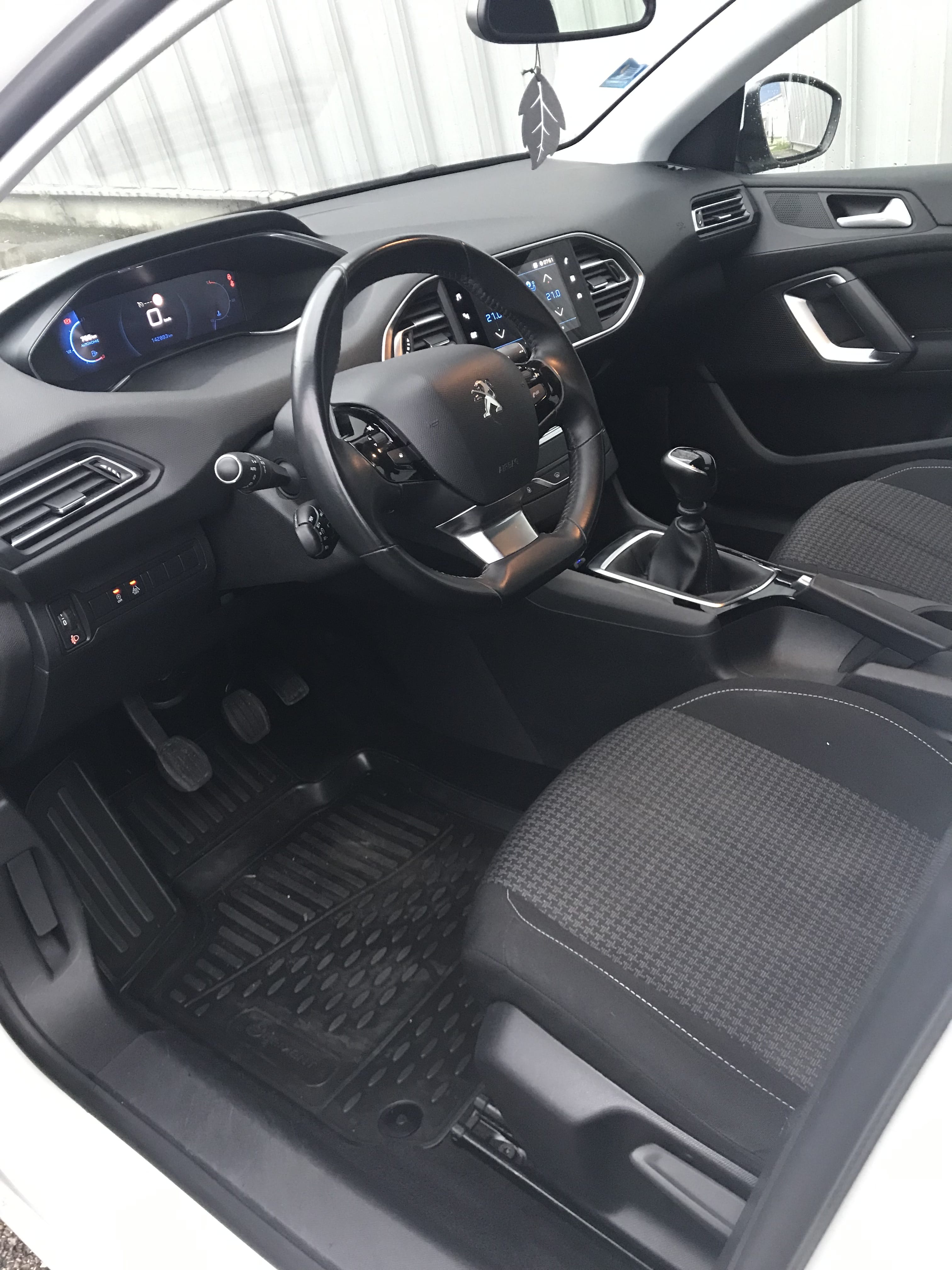 Peugeot 308 avec Siège bébé