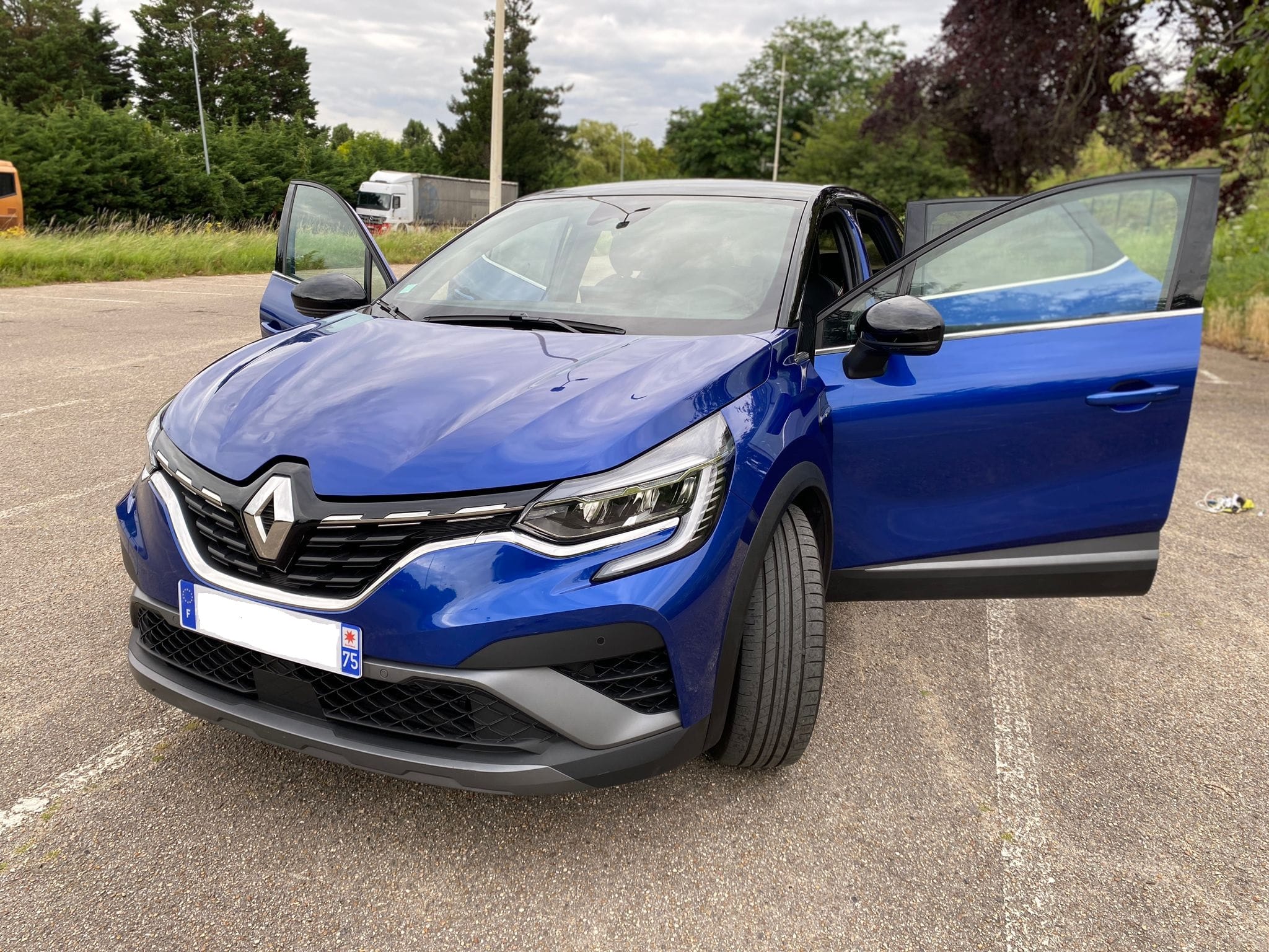 Renault Captur, 2022, Essence 98 / Électrique (hybride), automatique