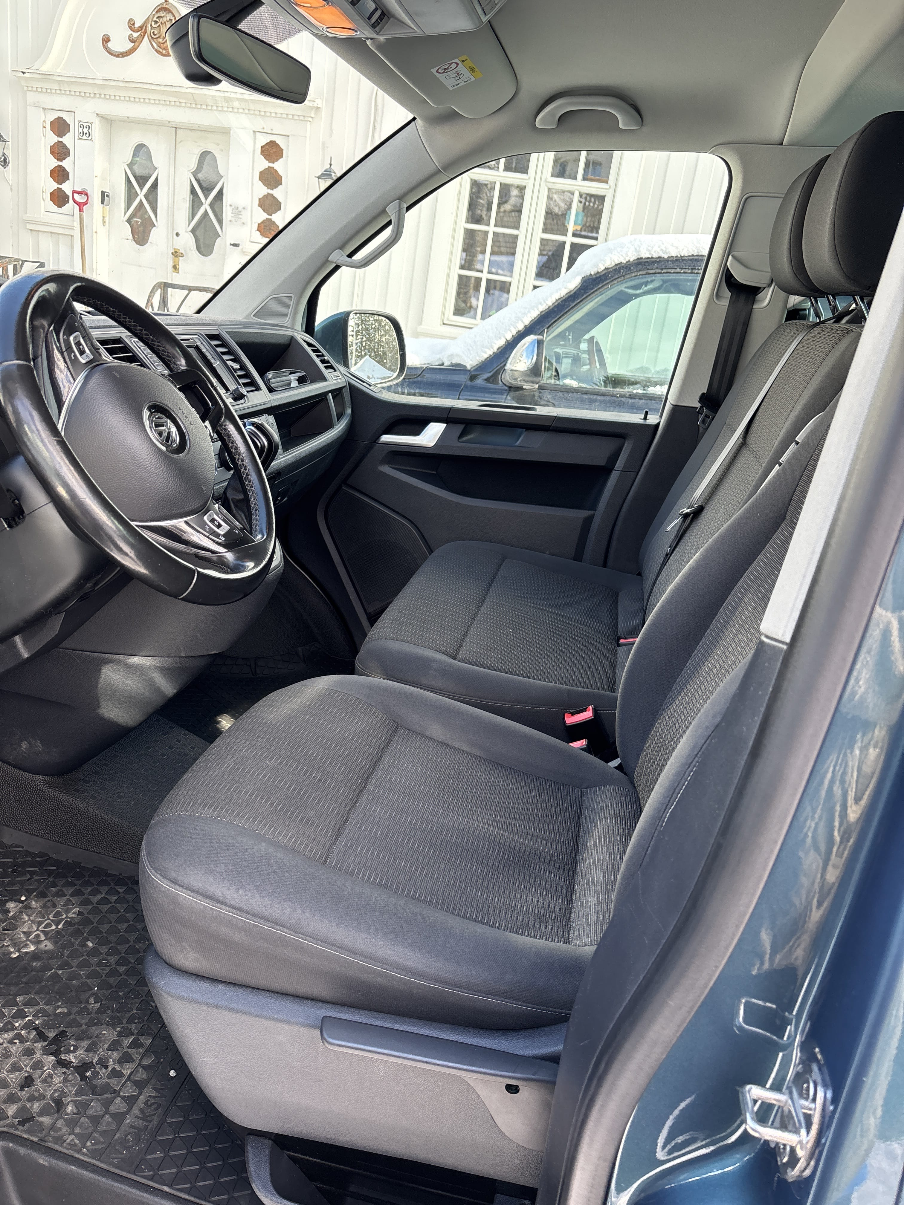 Volkswagen Caravelle with GPS
