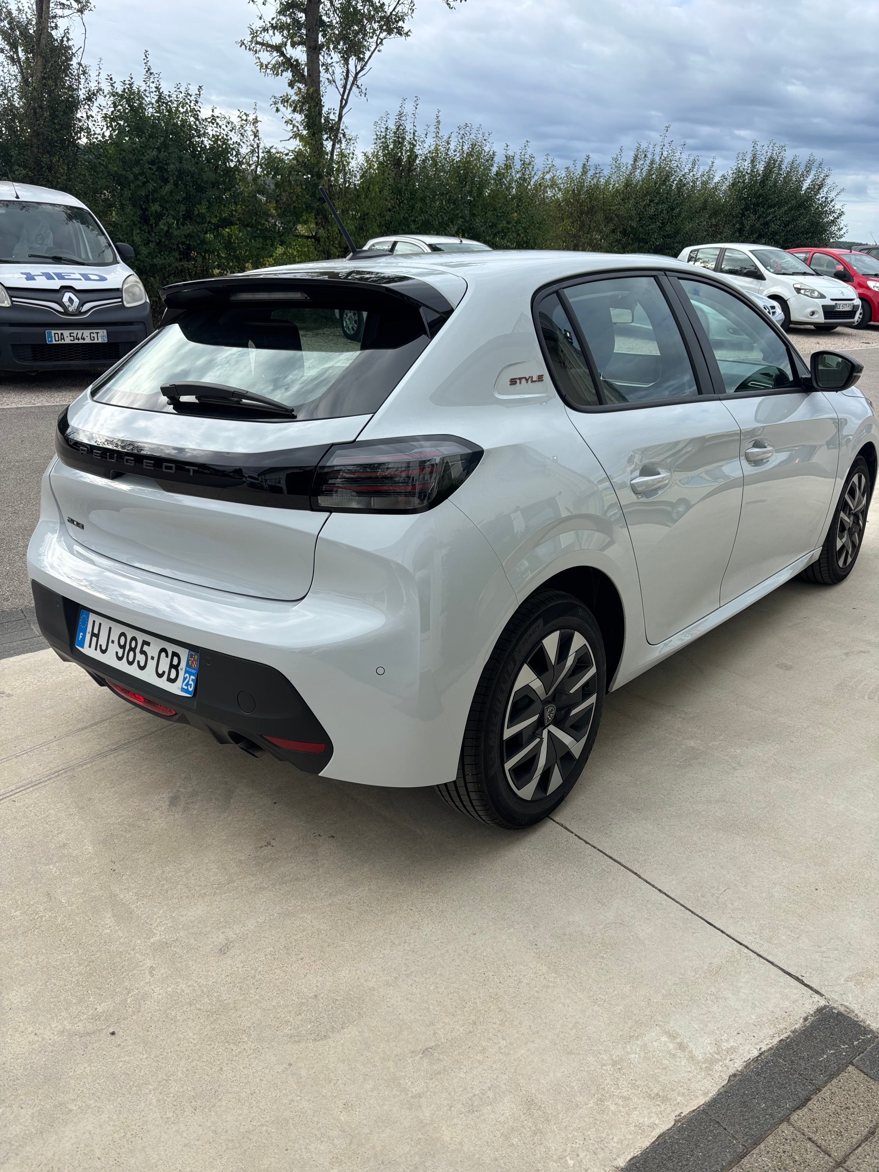 Peugeot 208 avec Apple CarPlay