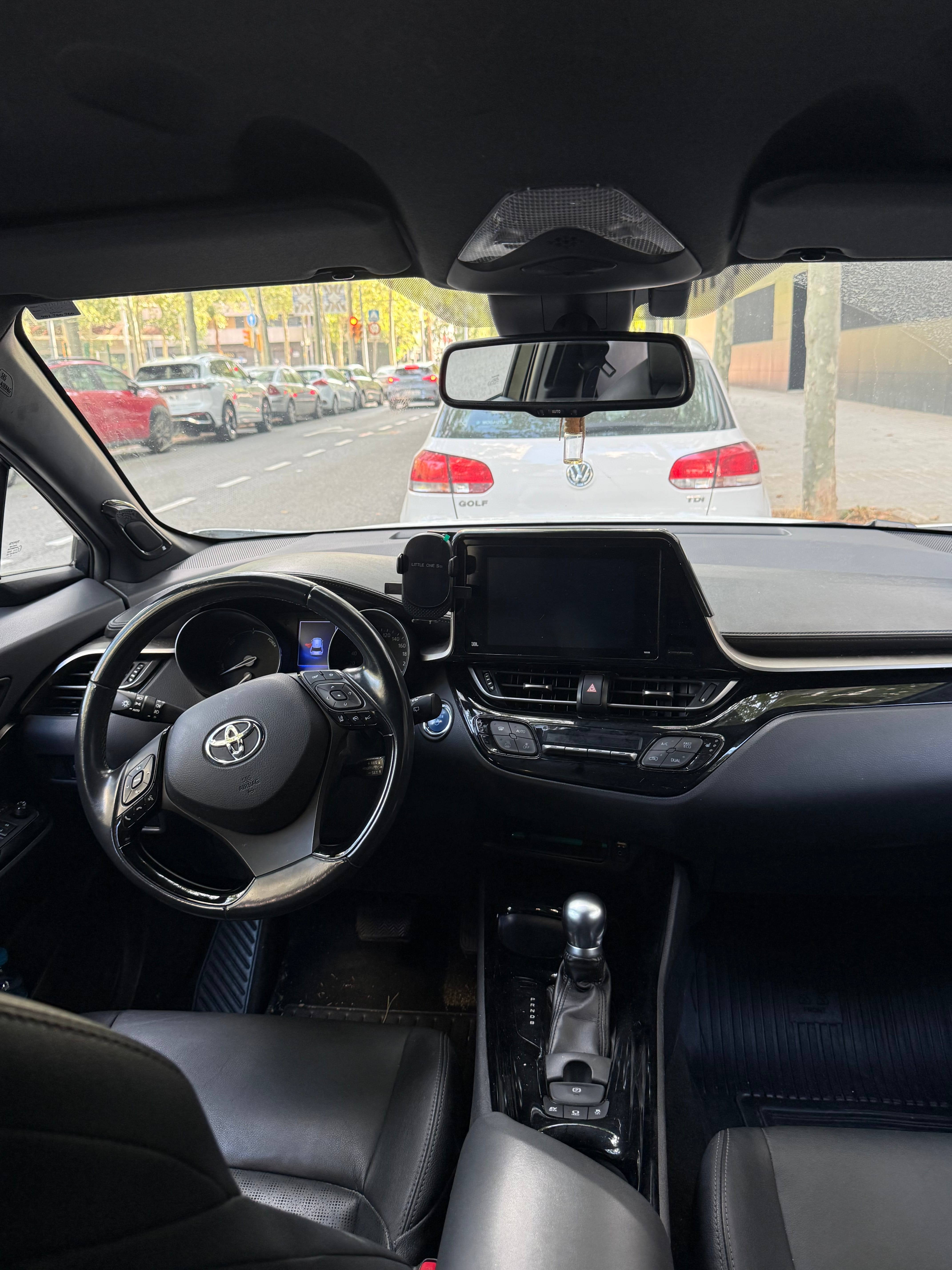 Toyota C-HR Hybrid mit Autoradio