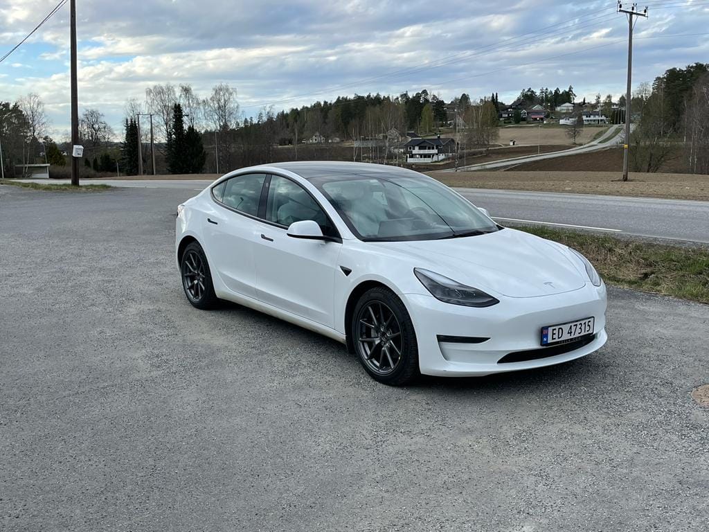 Tesla Model 3 Long Range med GPS