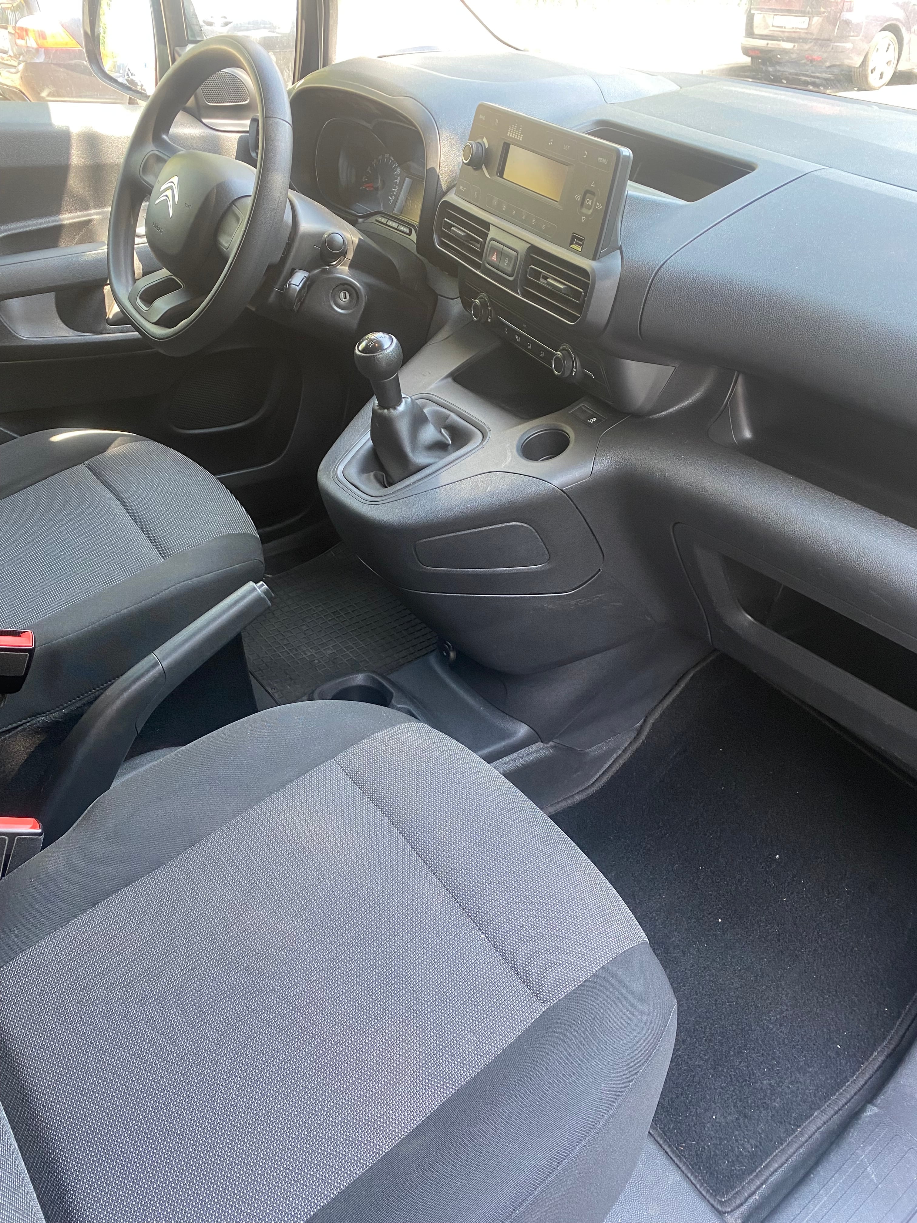 Citroen Berlingo with Hitch