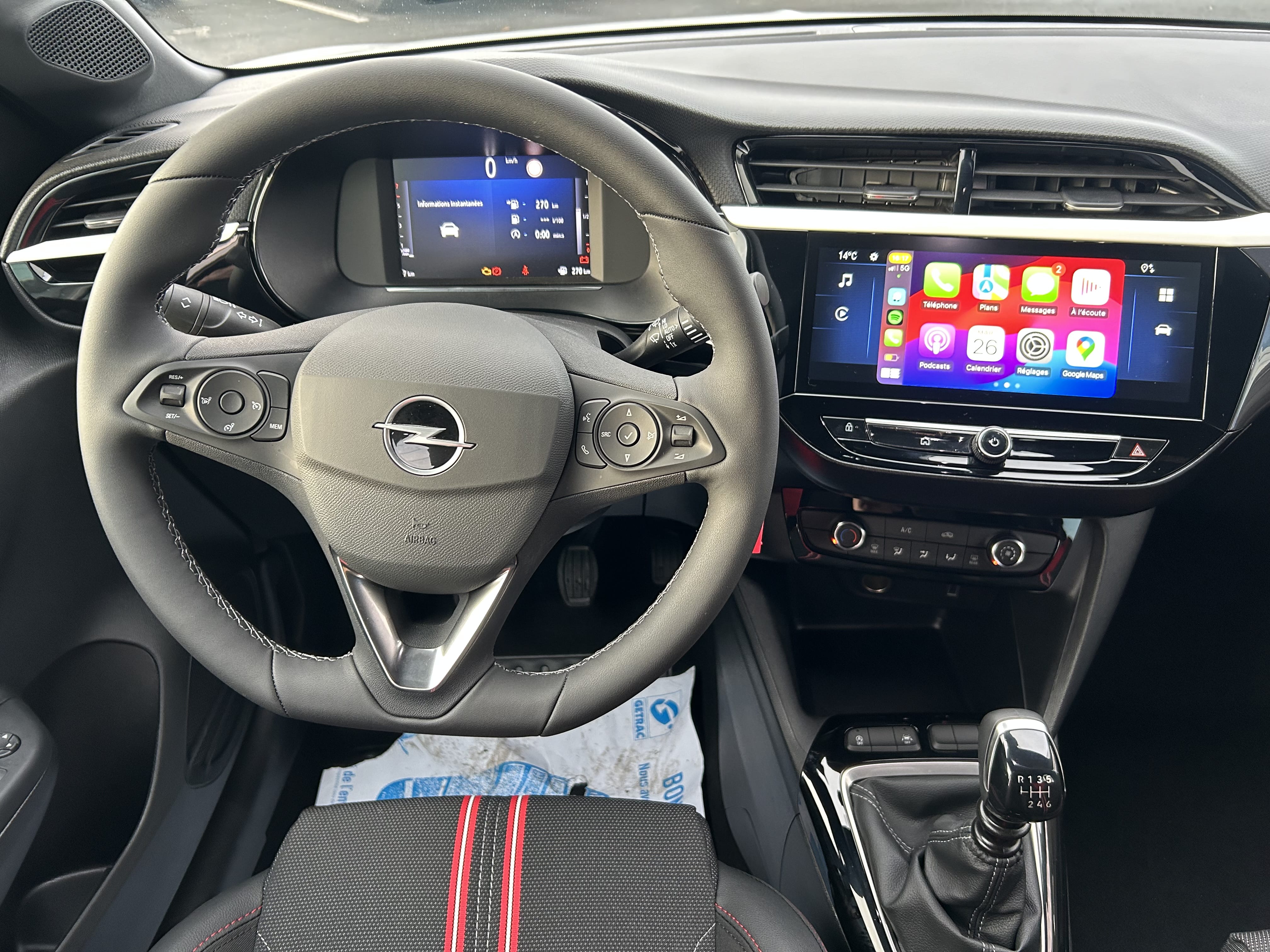 Opel Corsa avec Entrée audio / iPod