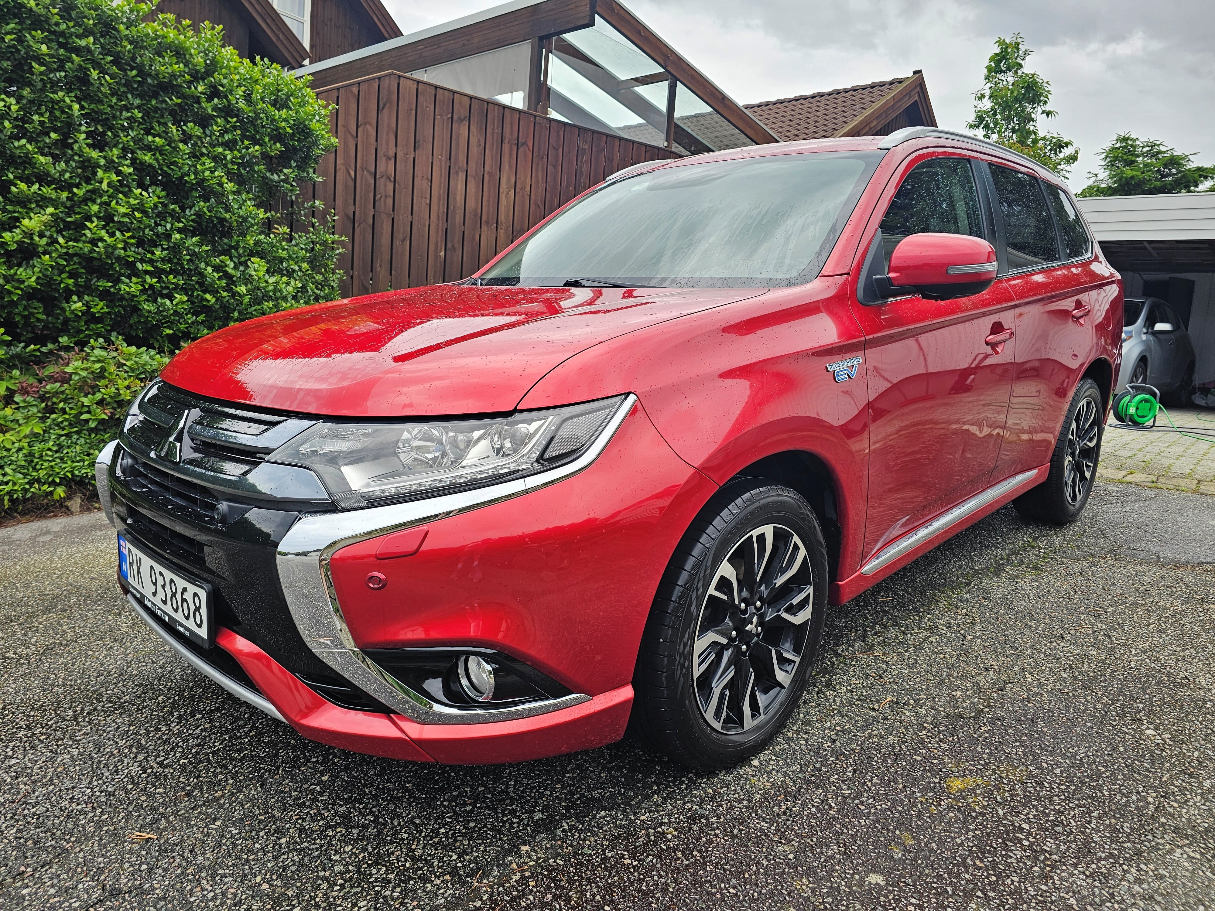 Mitsubishi Outlander Hybrid 2.0 Hybrid Bensin, 2015, Blyfri 95, automatisk