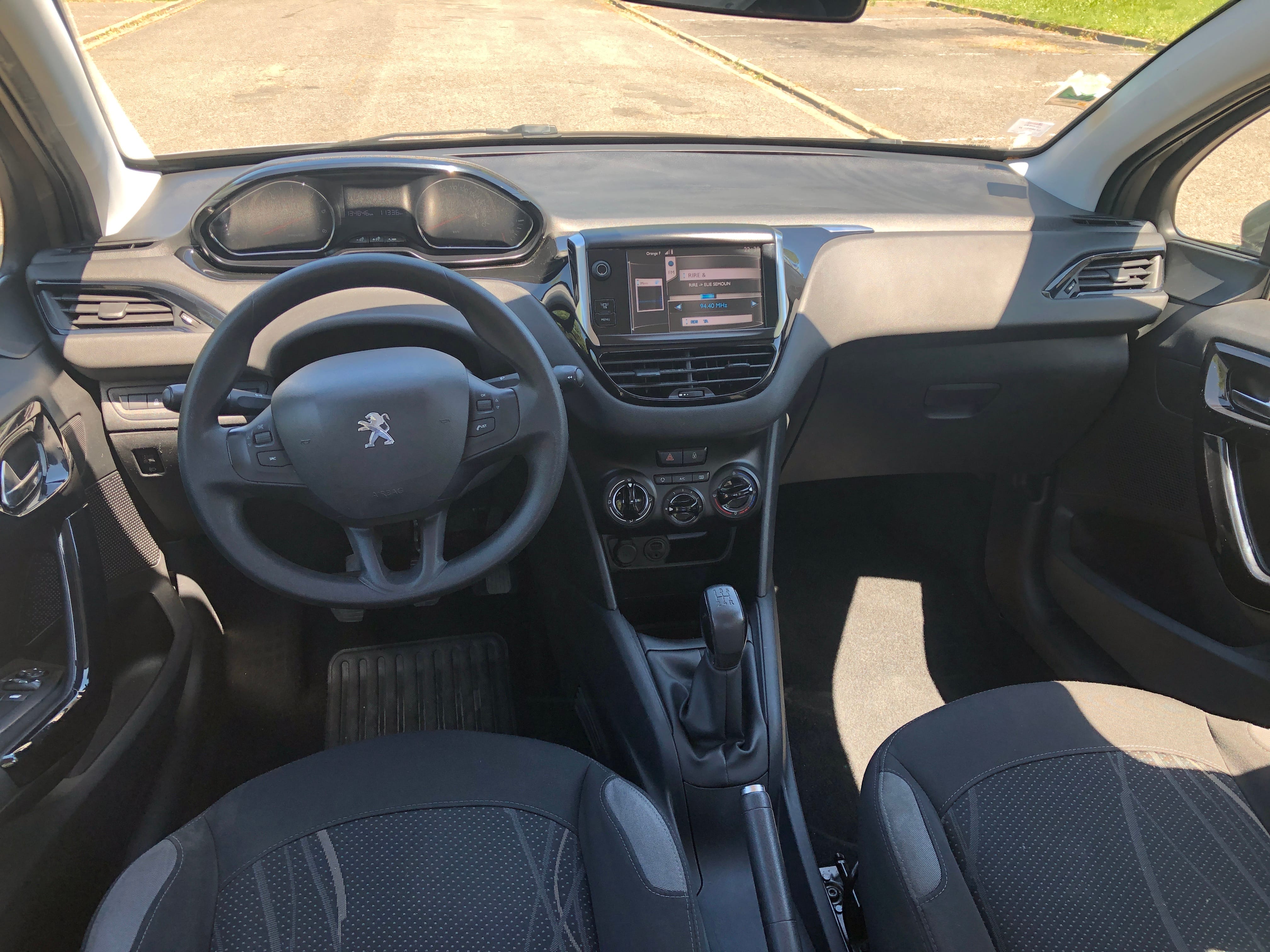 Peugeot 208 Technologique et climatisée avec Audio Bluetooth