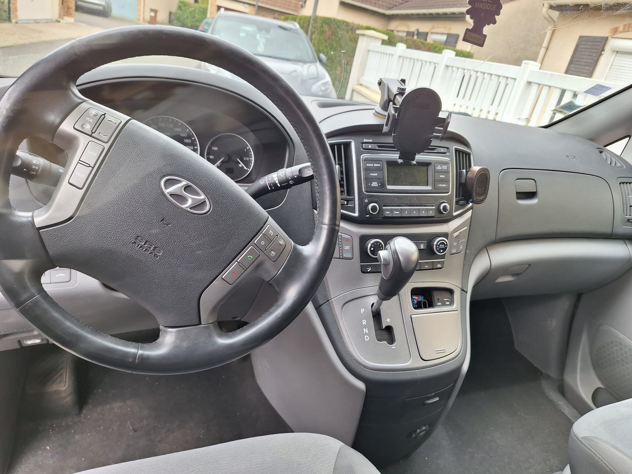 Hyundai H-1 Van Minibus avec Siège bébé