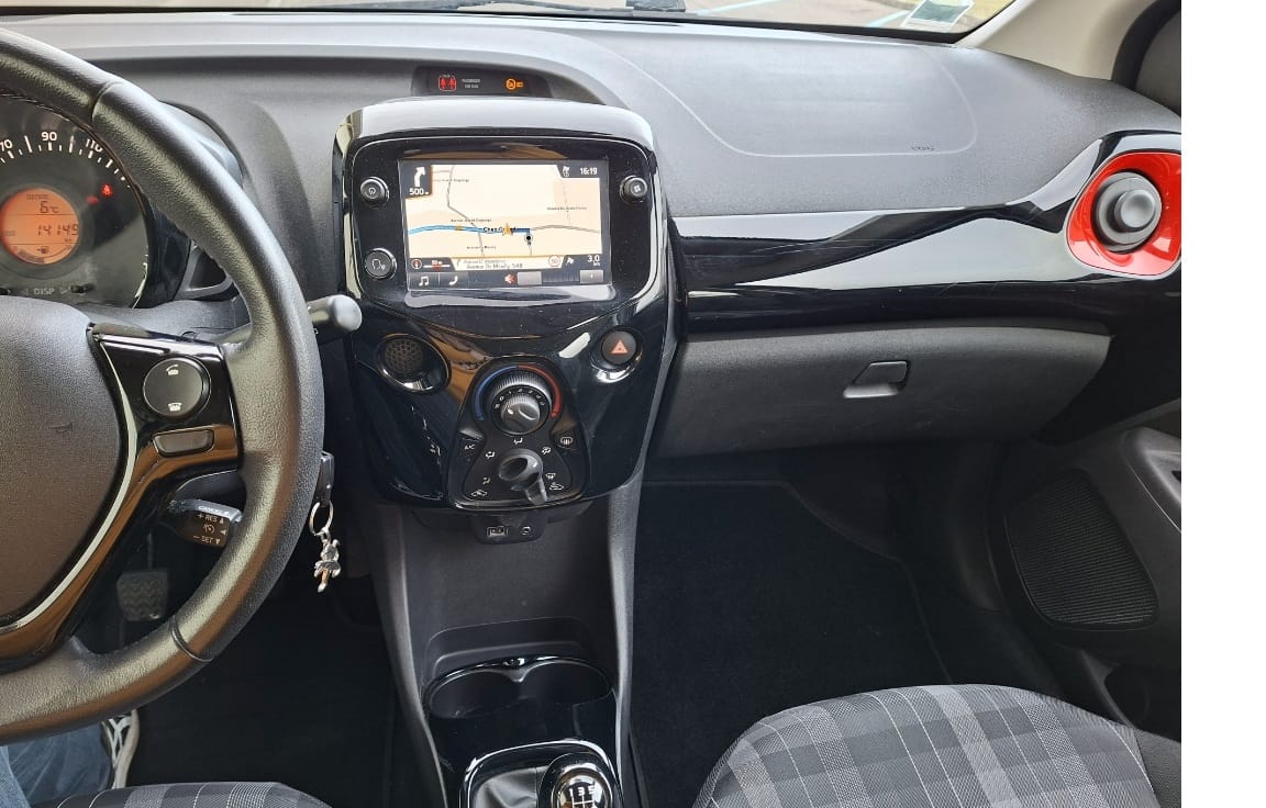 Peugeot 108 1.0 VTi 72 avec Pneus neige