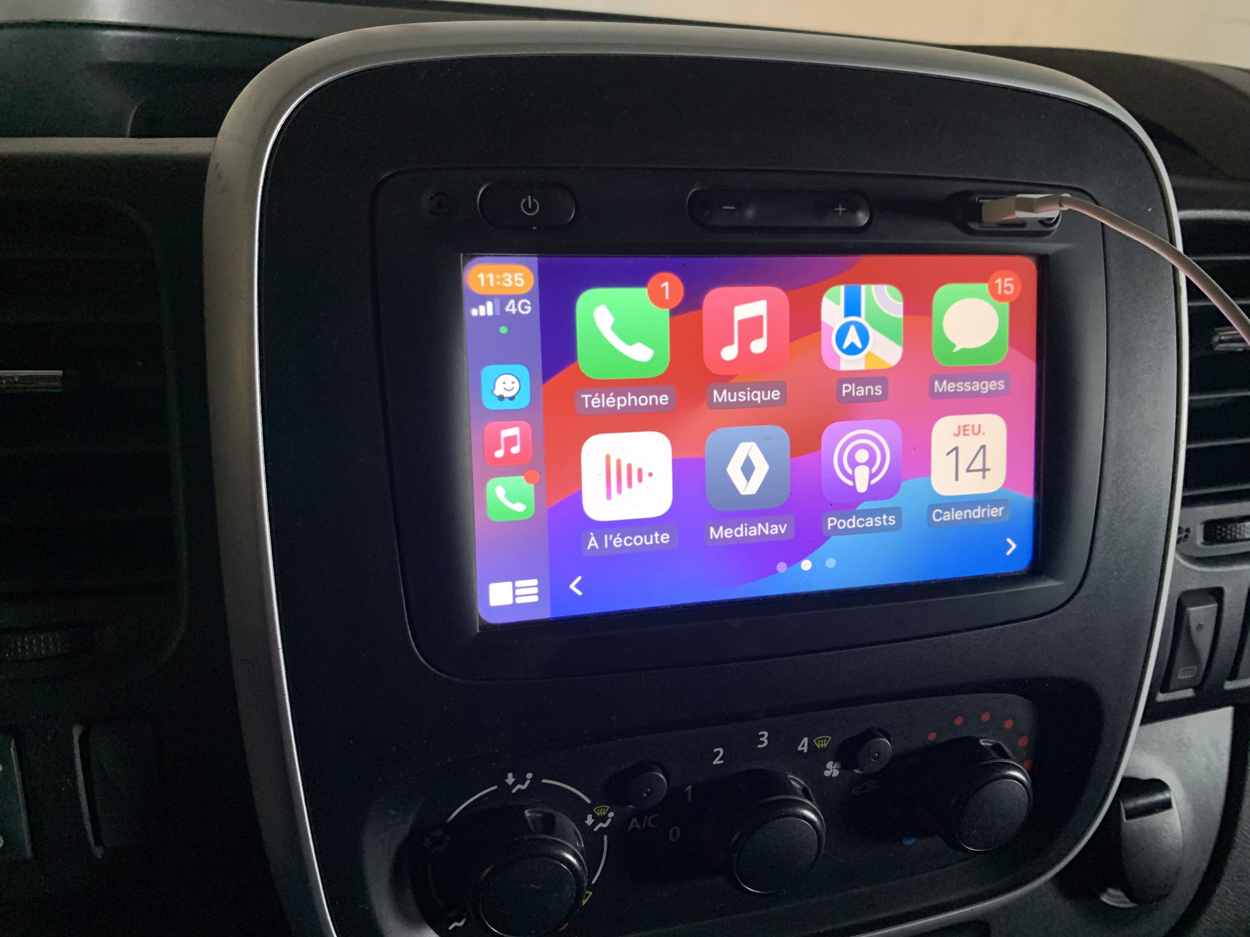 Renault Trafic 6m3 DCI 120cv Clim-Caméra recul-GPS-CarPlay - Android auto avec diable avec Apple CarPlay