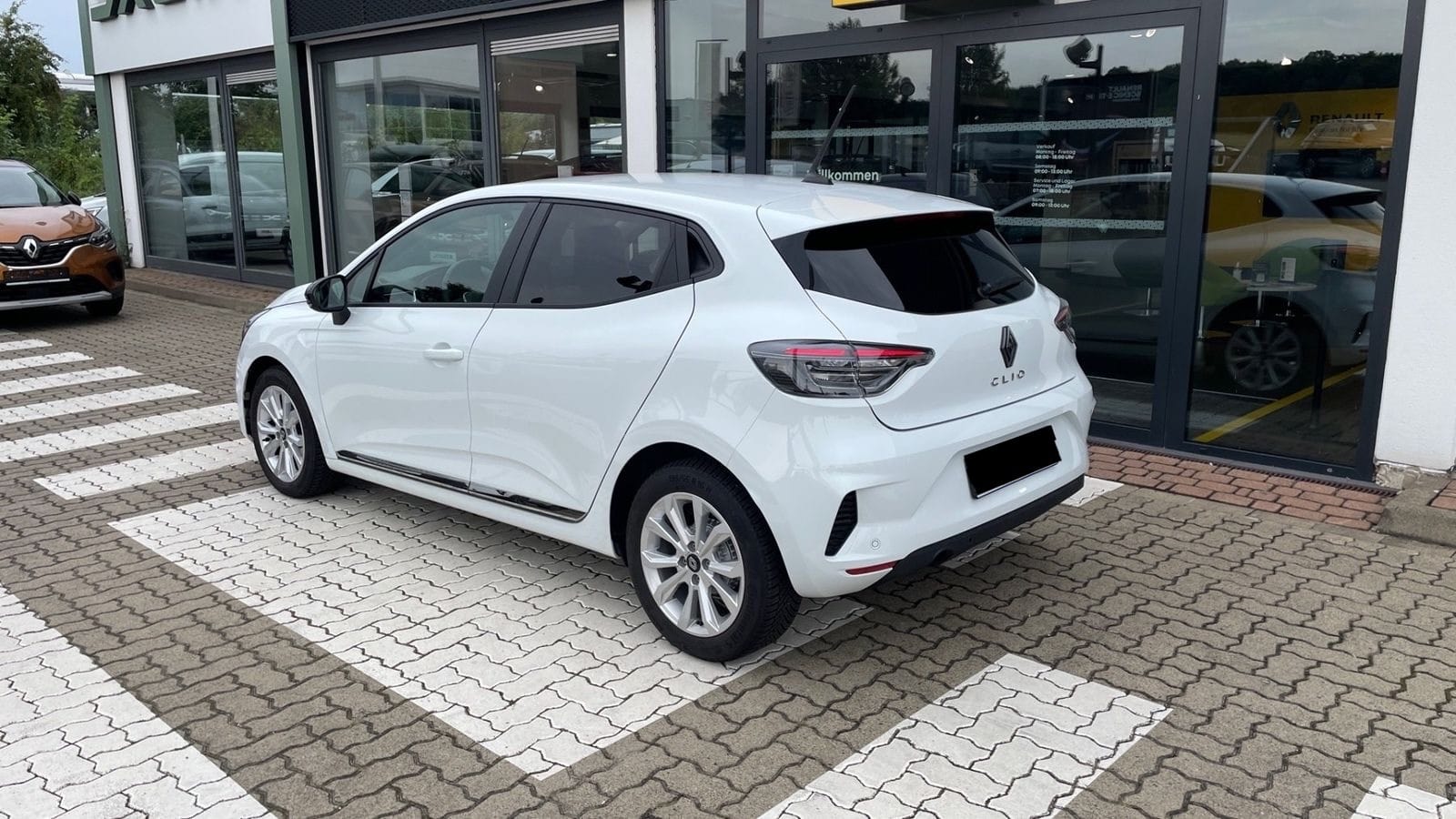 Renault Clio with Backup camera