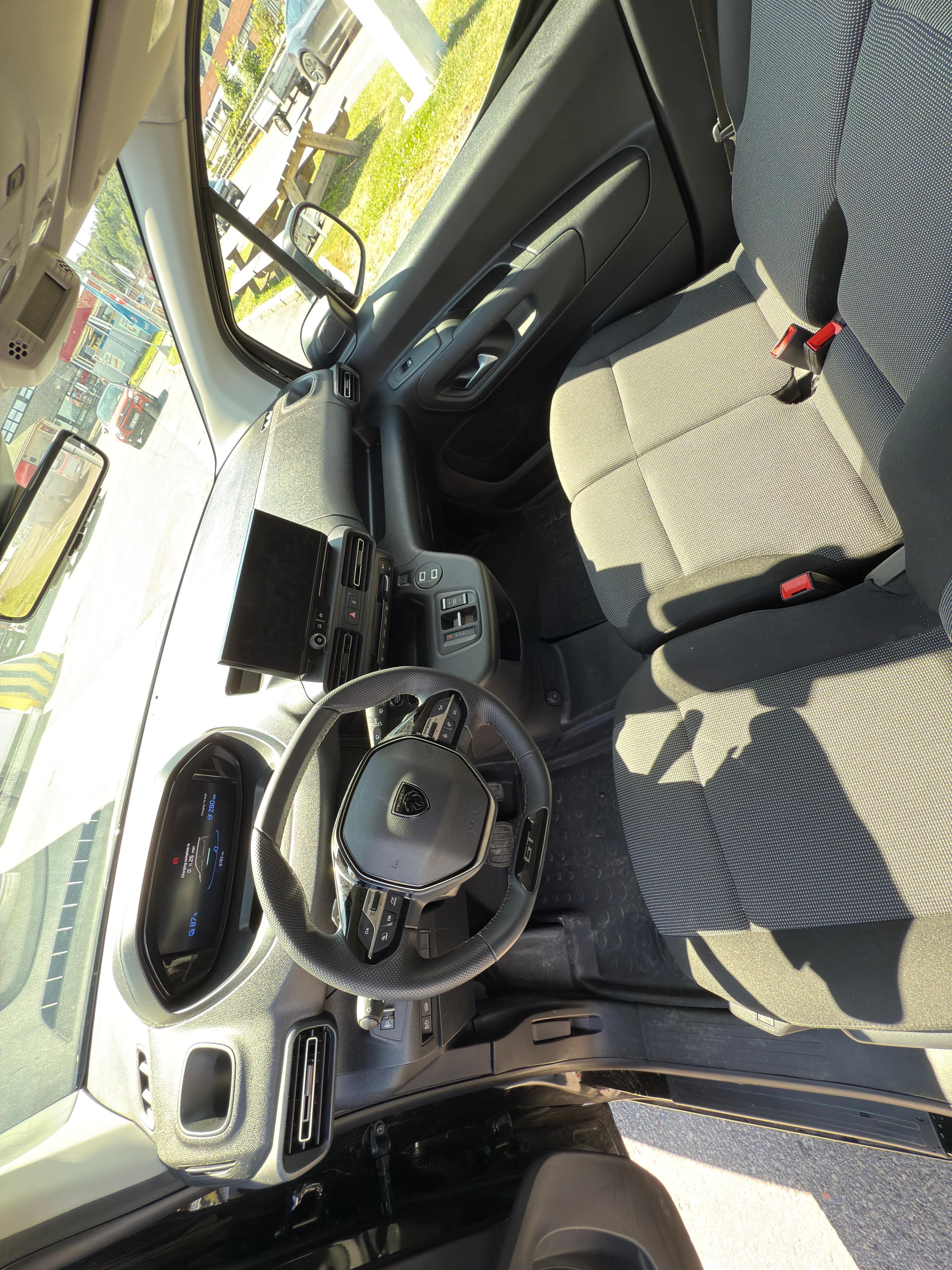 Peugeot Expert with Cruise control