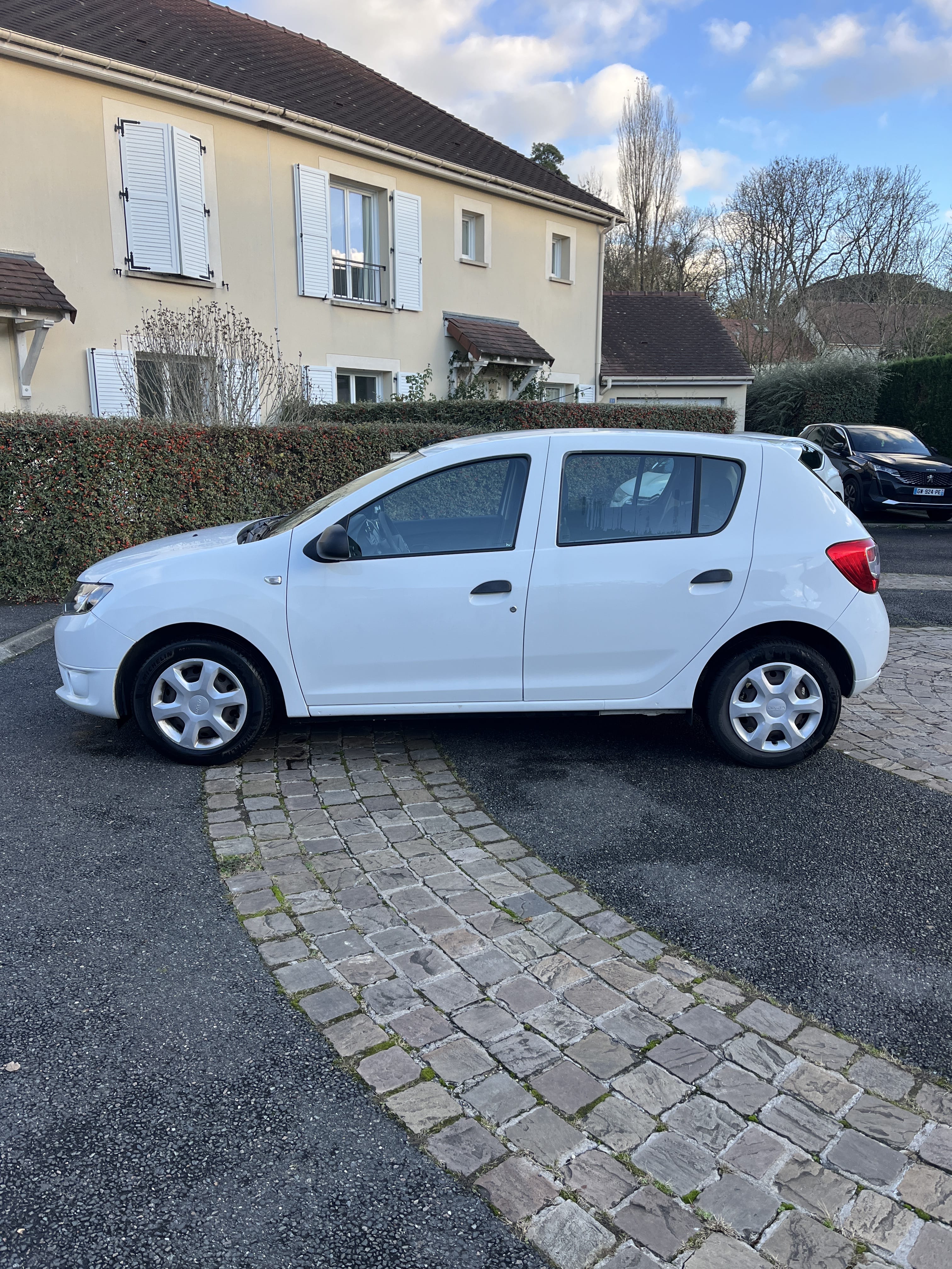 Dacia Sandero avec Entrée audio / iPod