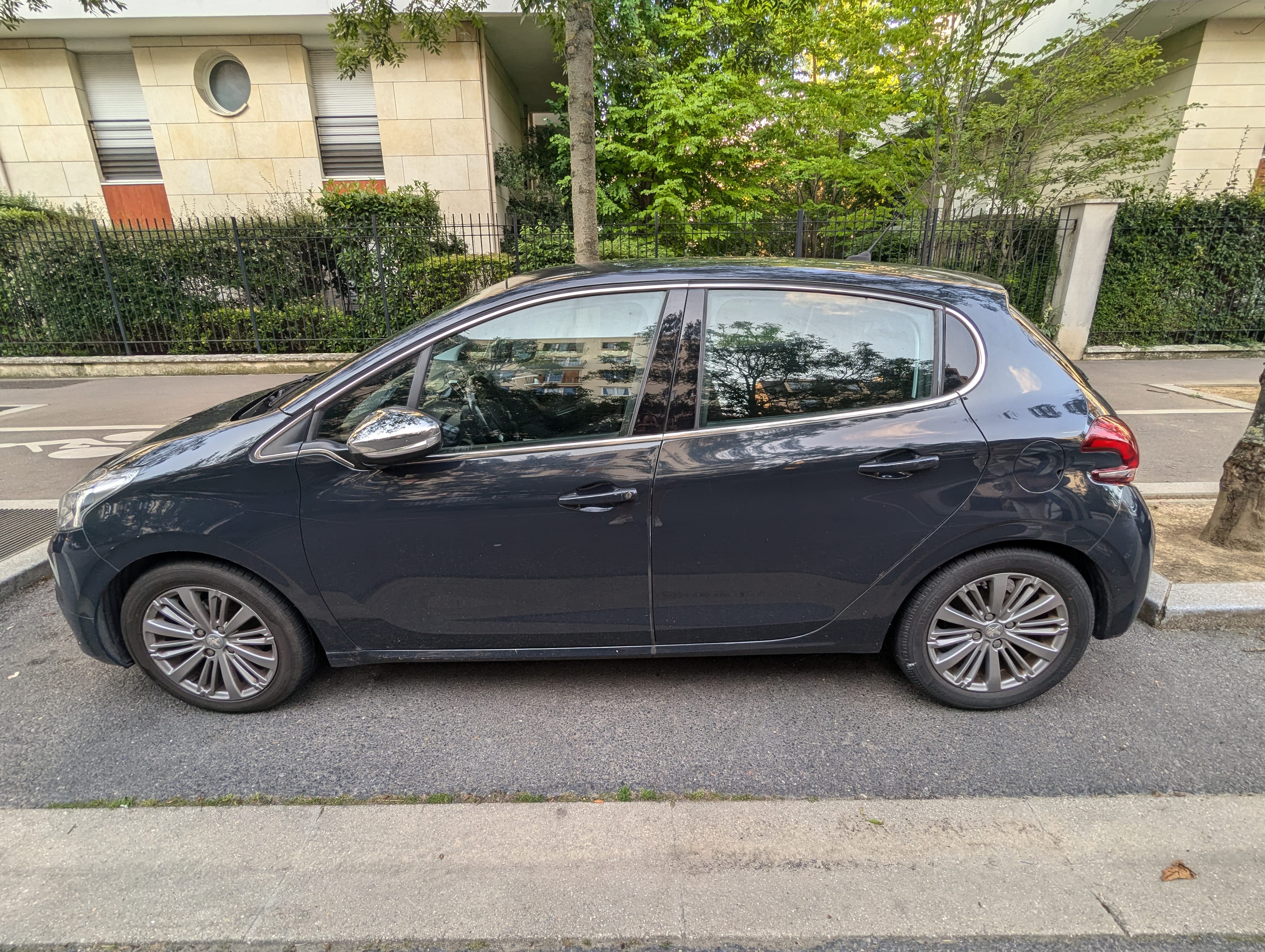 Peugeot 208 Allure 1.2 puretech 110 s&s eat6, 2017, Essence 98, automatique