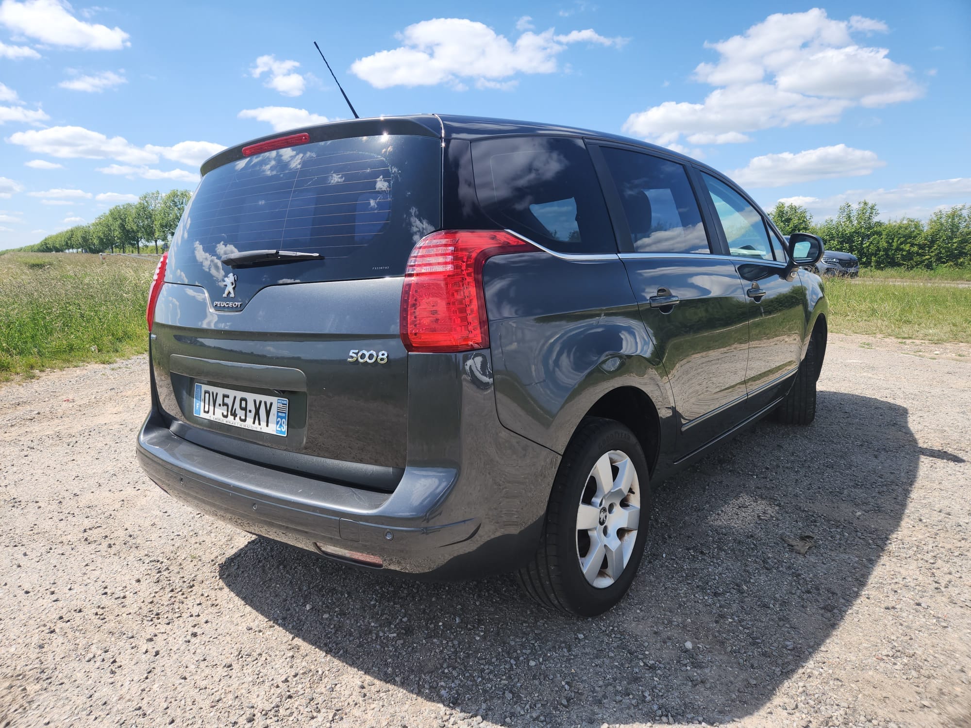 Peugeot 5008 avec GPS