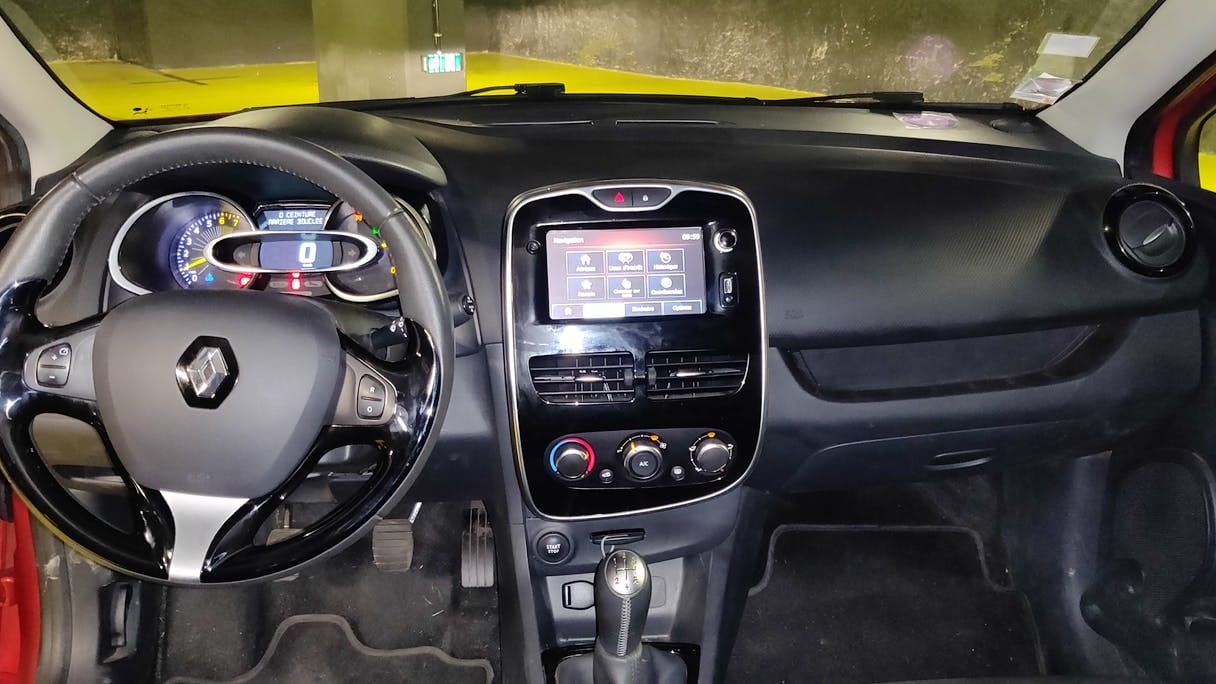 Renault Clio Estate ES485AL avec Audio Bluetooth