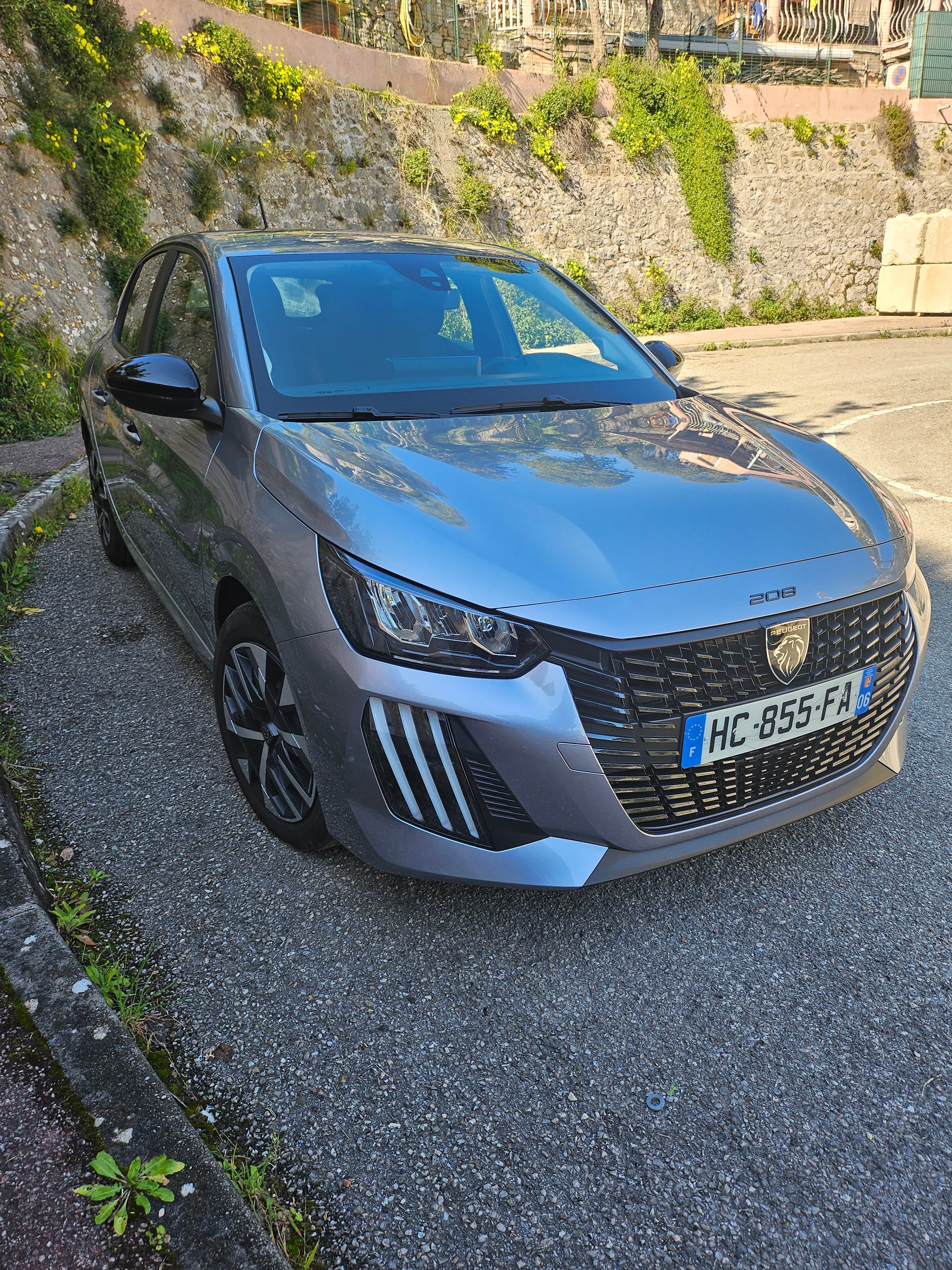 Peugeot 208, 2025, Essence 98 / Électrique (hybride), automatique