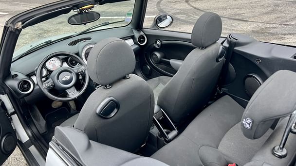 Mini Cooper D Cabriolet 2.0 automatique avec Entrée audio / iPod