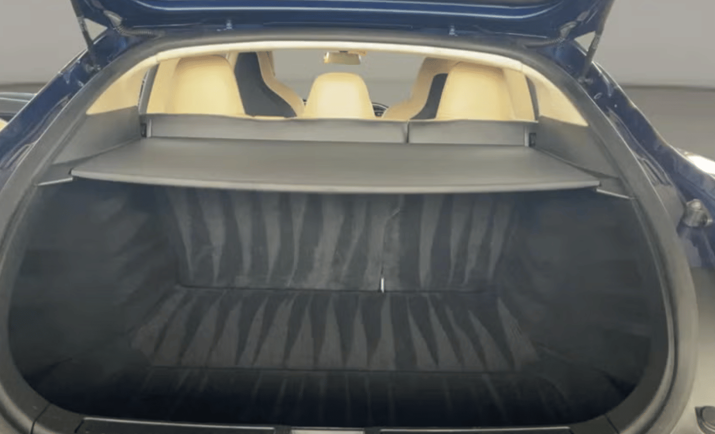 Tesla Model S med USB ladeuttak