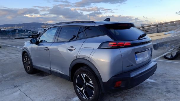 Peugeot 2008 Allure PureTech 100 S&S 6 Vel. MAN - 0810MPC con Entrada de Audio/iPod