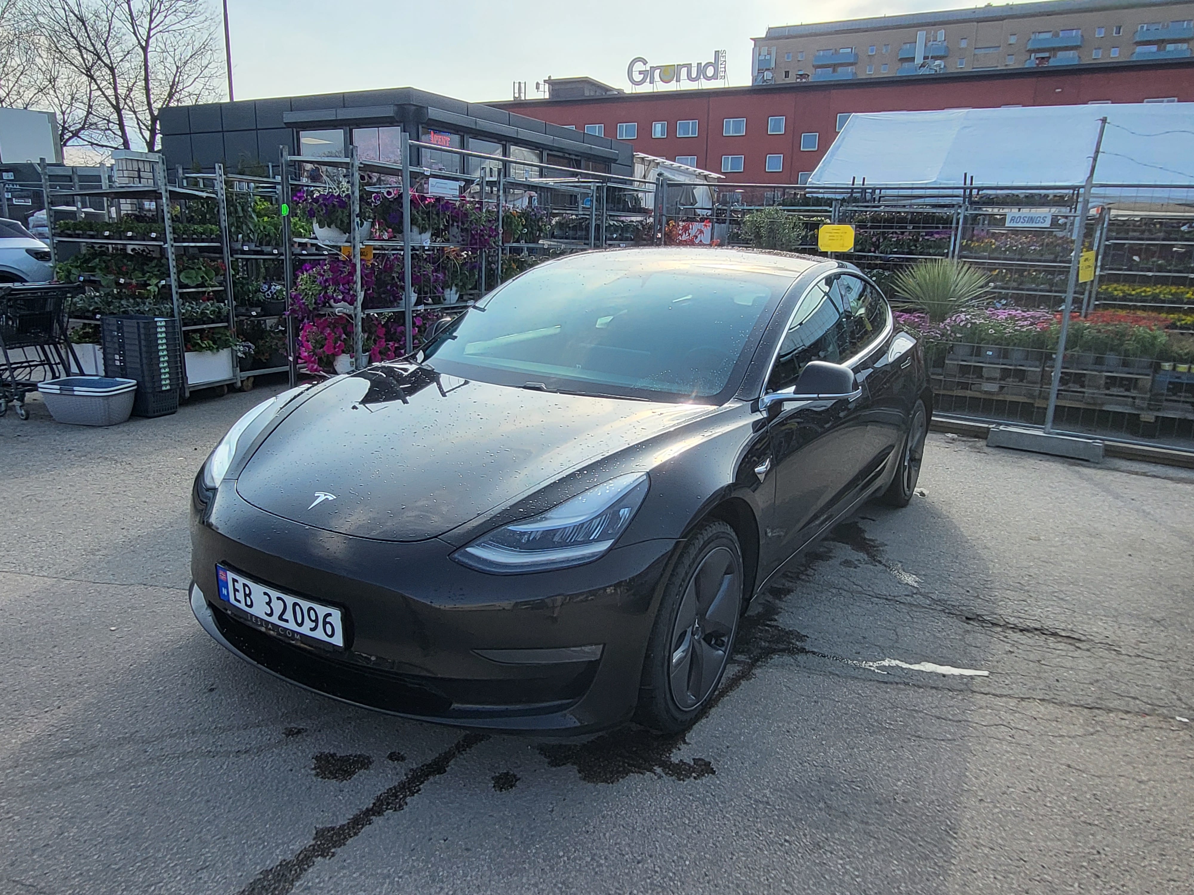 Tesla Model 3 Long Range 600km med Vinterdekk