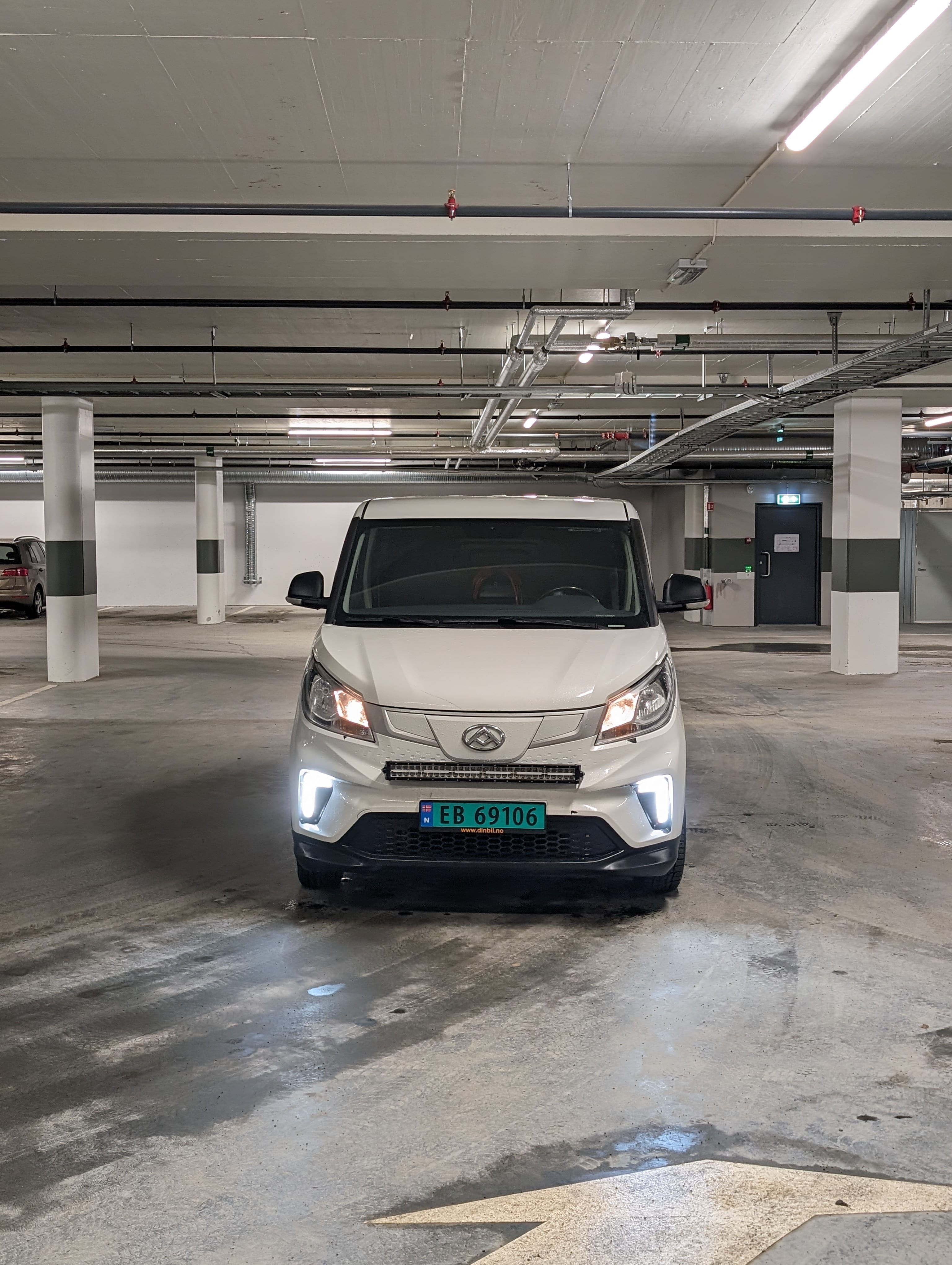 Maxus eDeliver 3 El-bil med Bluetooth audio