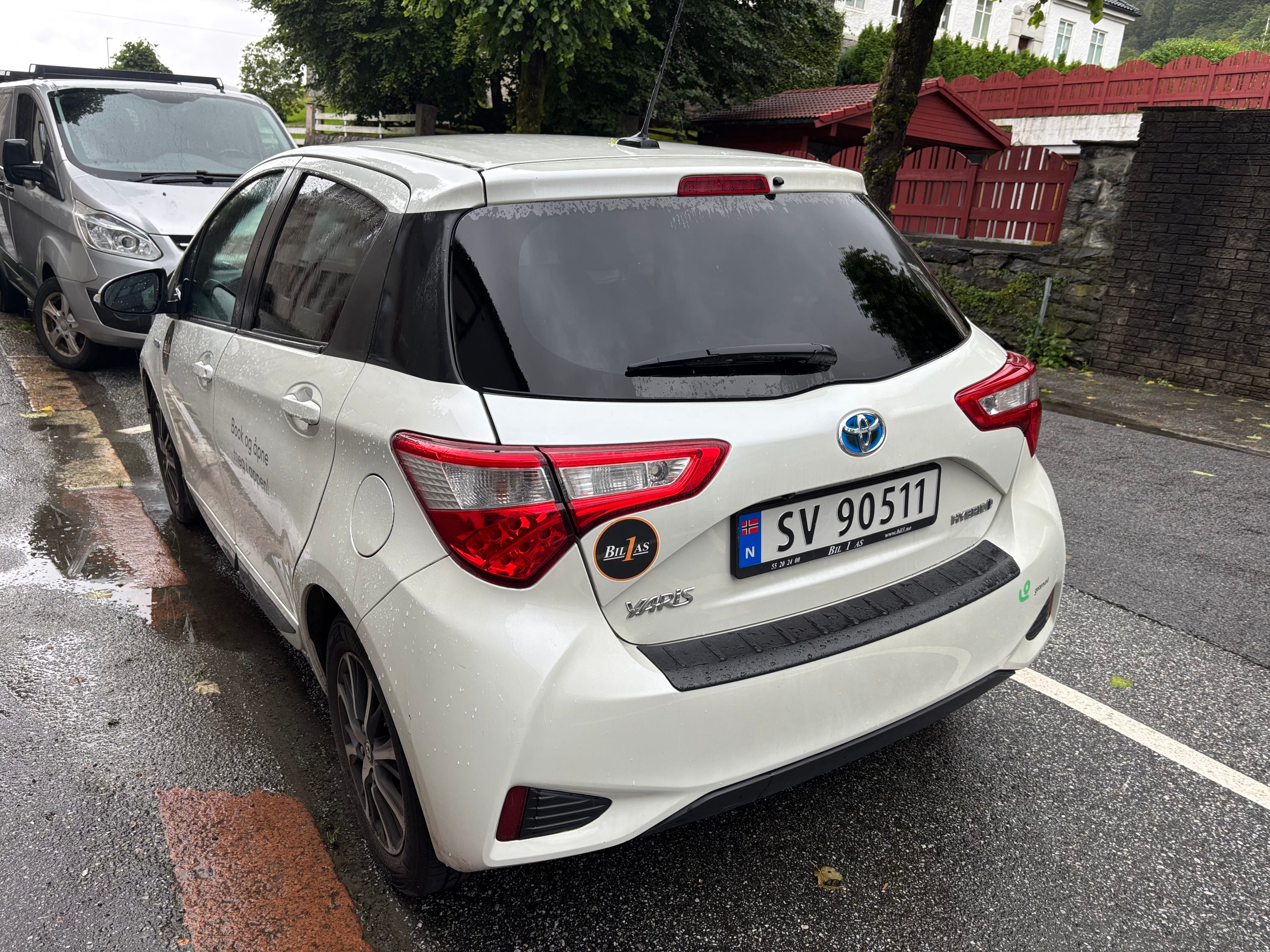 Toyota Yaris Hybrid Bensin 5 seter Automat avec Régulateur de vitesse