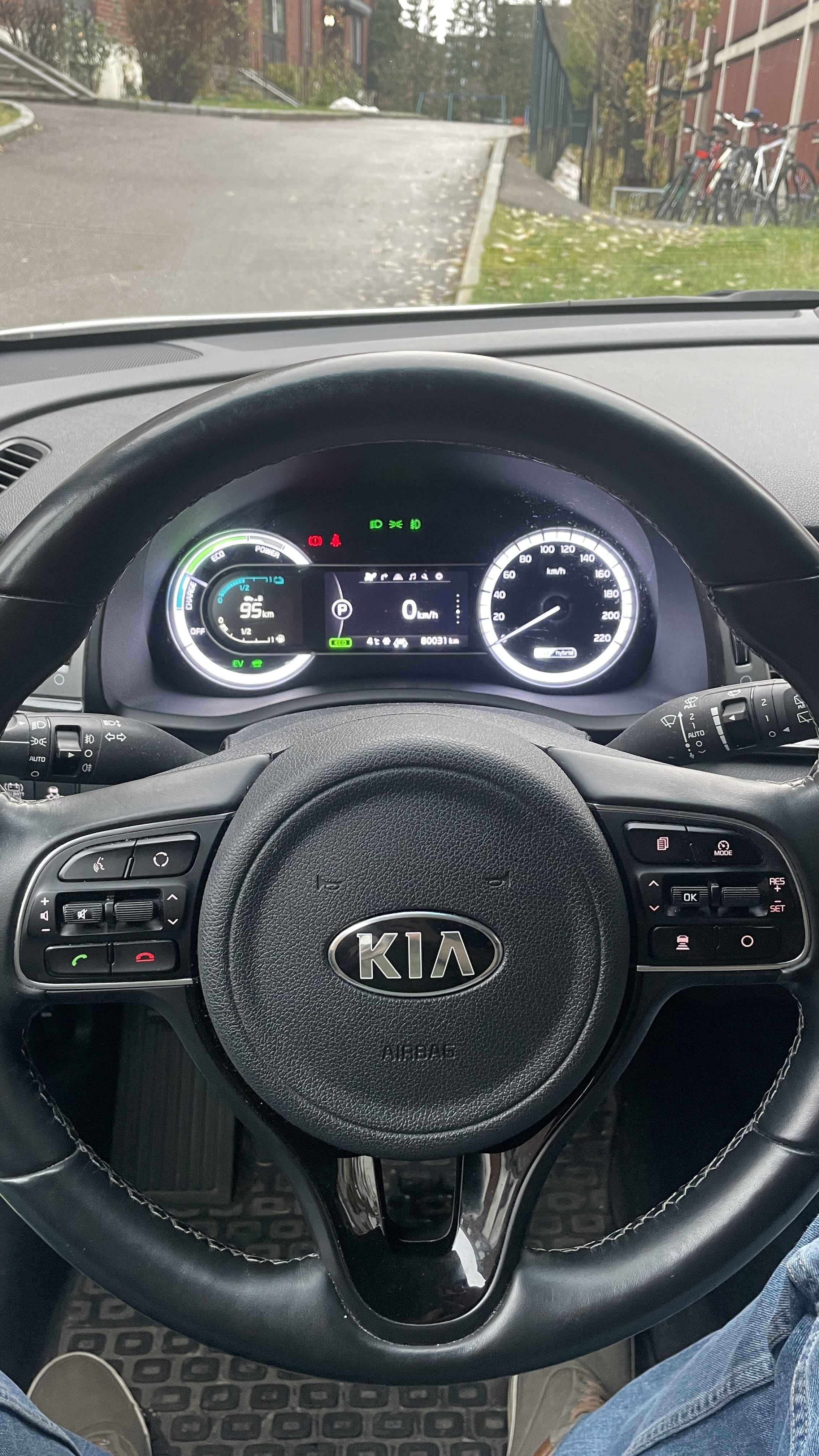 Kia Niro Hybrid med Babysete
