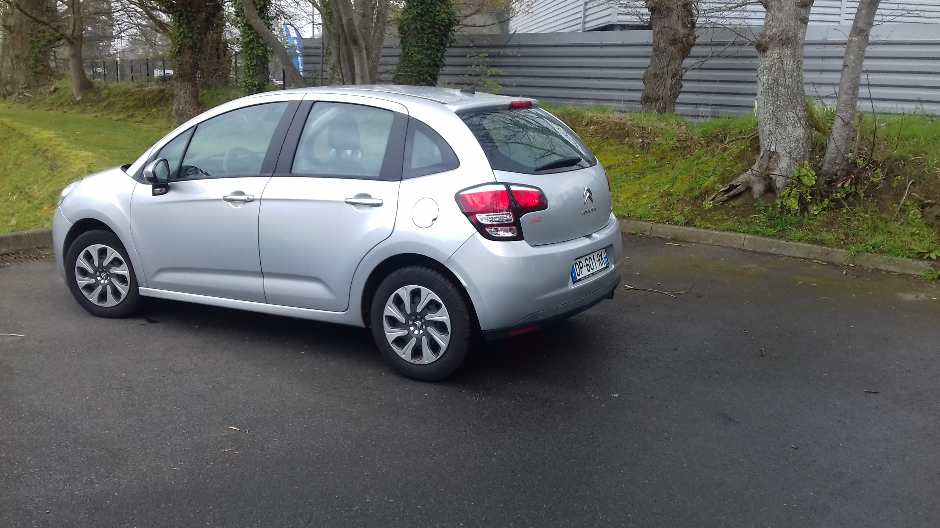 Citroen C3  HDI FAB BUISSESS 5PLACES  2015  70000KM avec Climatisation