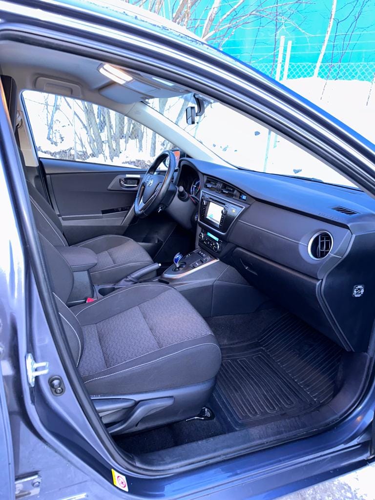 Toyota Auris Touring Sports 1,8 stasjonsvogn, Bensin/Hybrid, Automat, inkl beboerkort parkering med Cruisekontroll