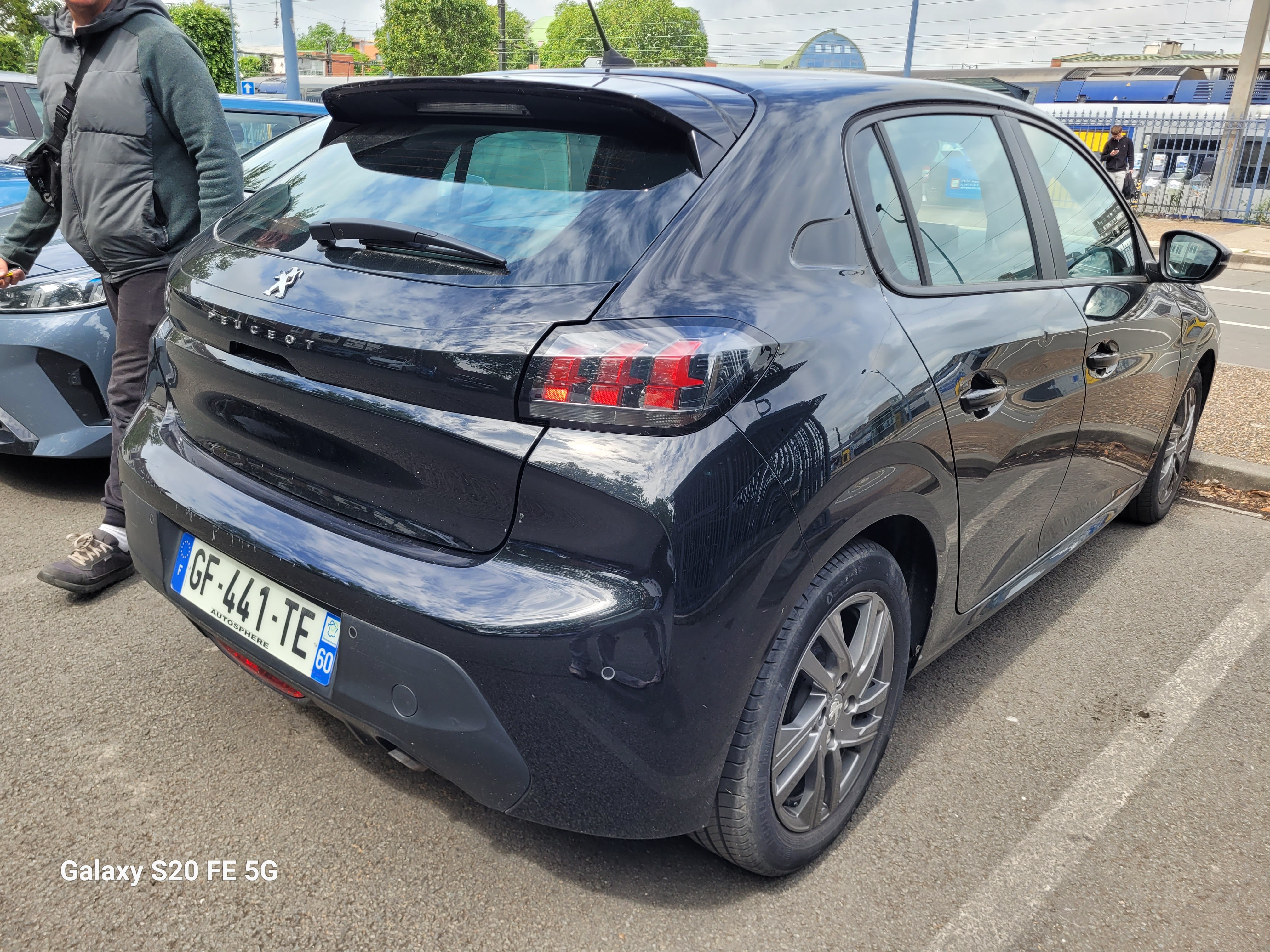 Peugeot 208 1.2 vti 100cv avec Climatisation