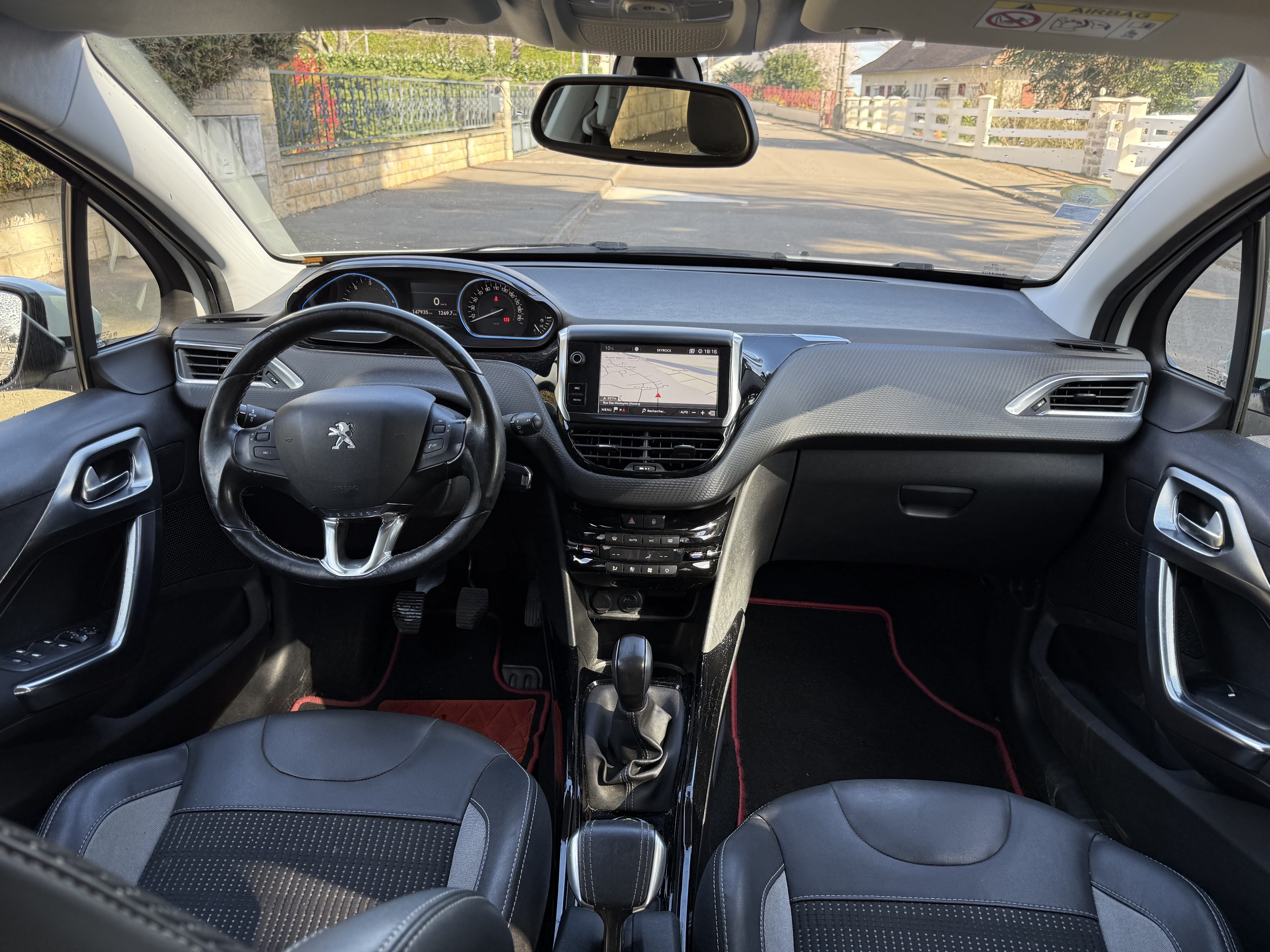 Peugeot 2008 avec GPS