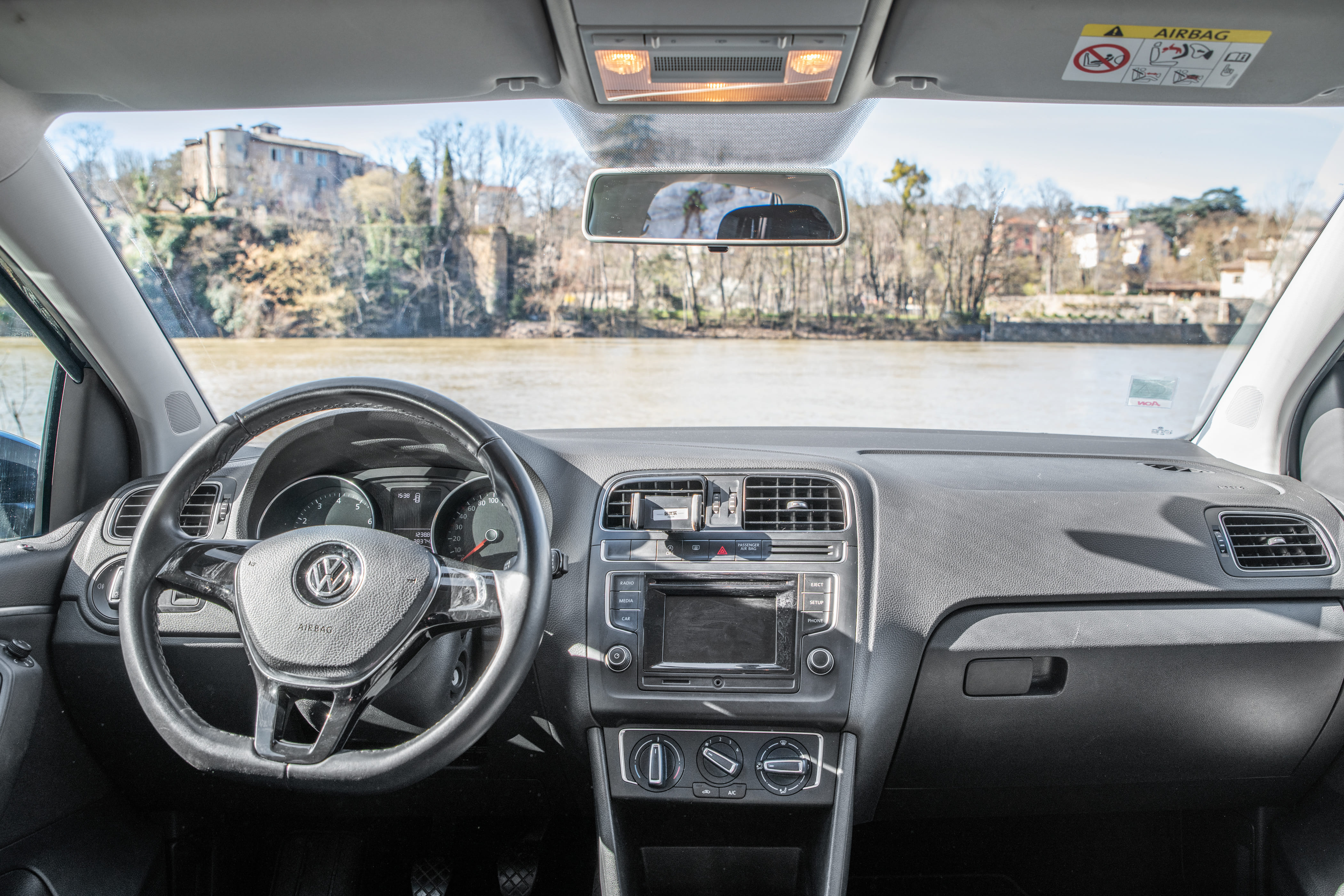 Volkswagen Polo • Lyon / Gare Part Dieu • Business et Loisir avec Audio Bluetooth
