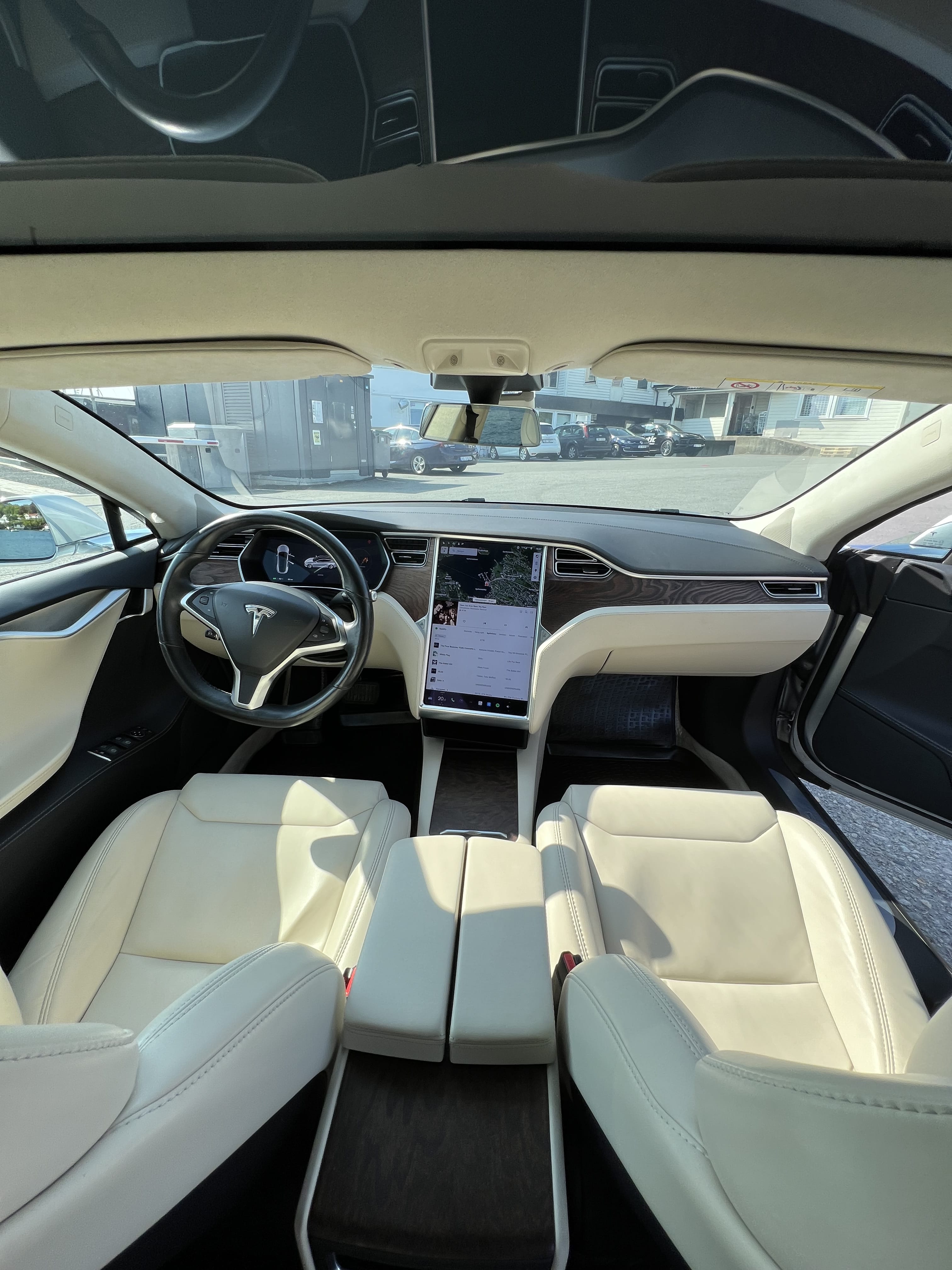 Tesla Model S med Cruisekontroll