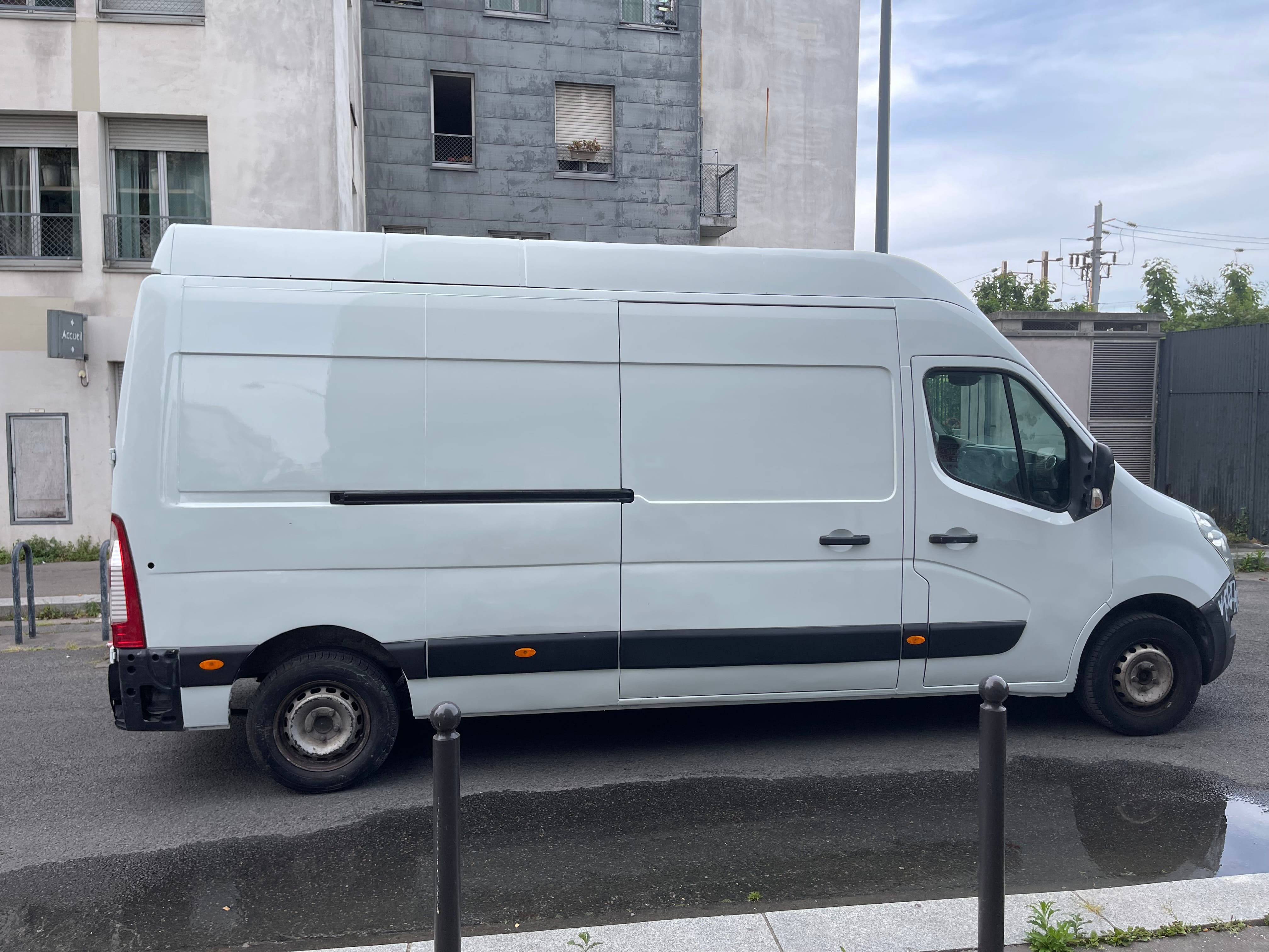 Renault Master with Car radio