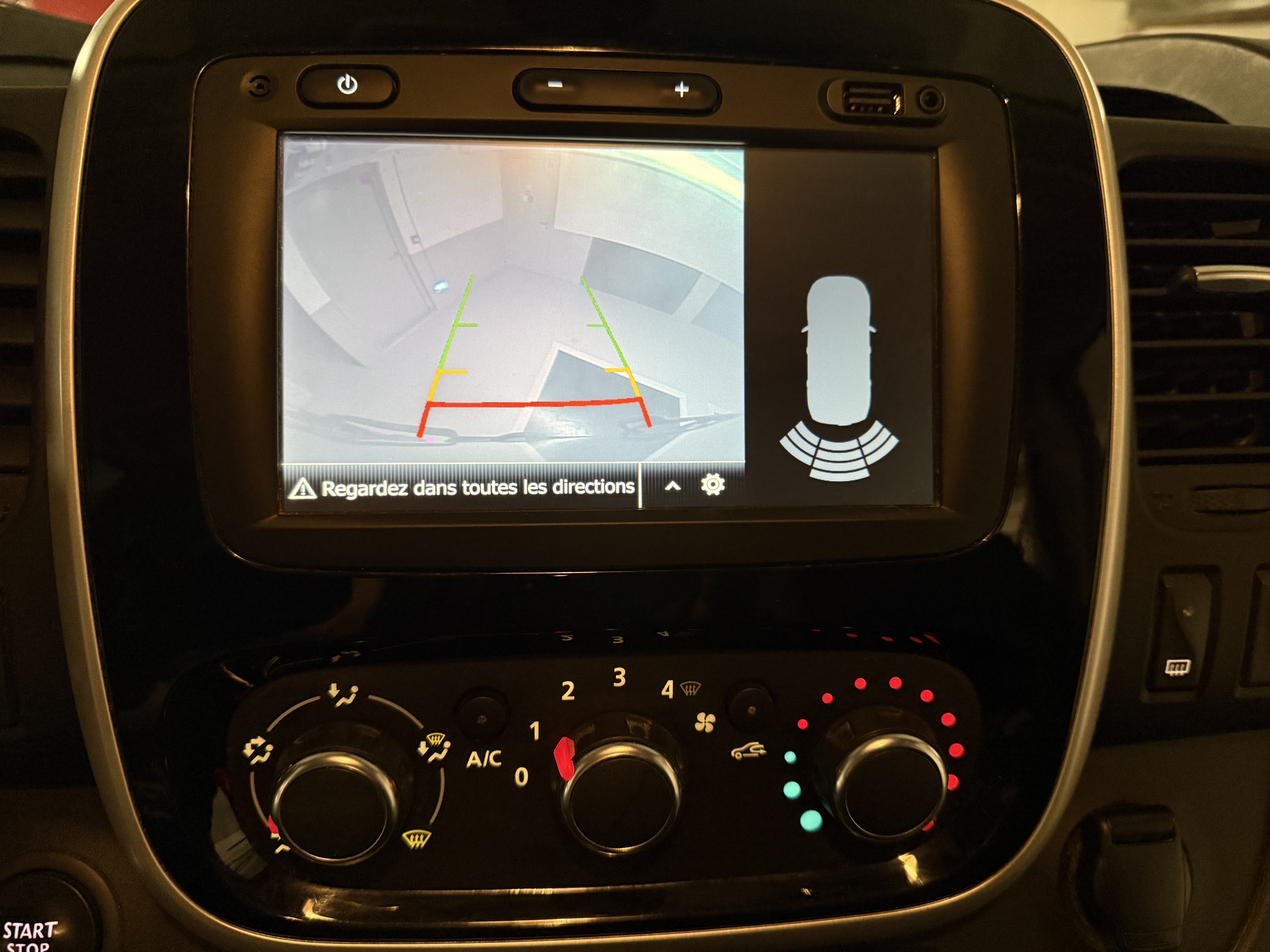Renault Trafic Passenger met Autostoel baby