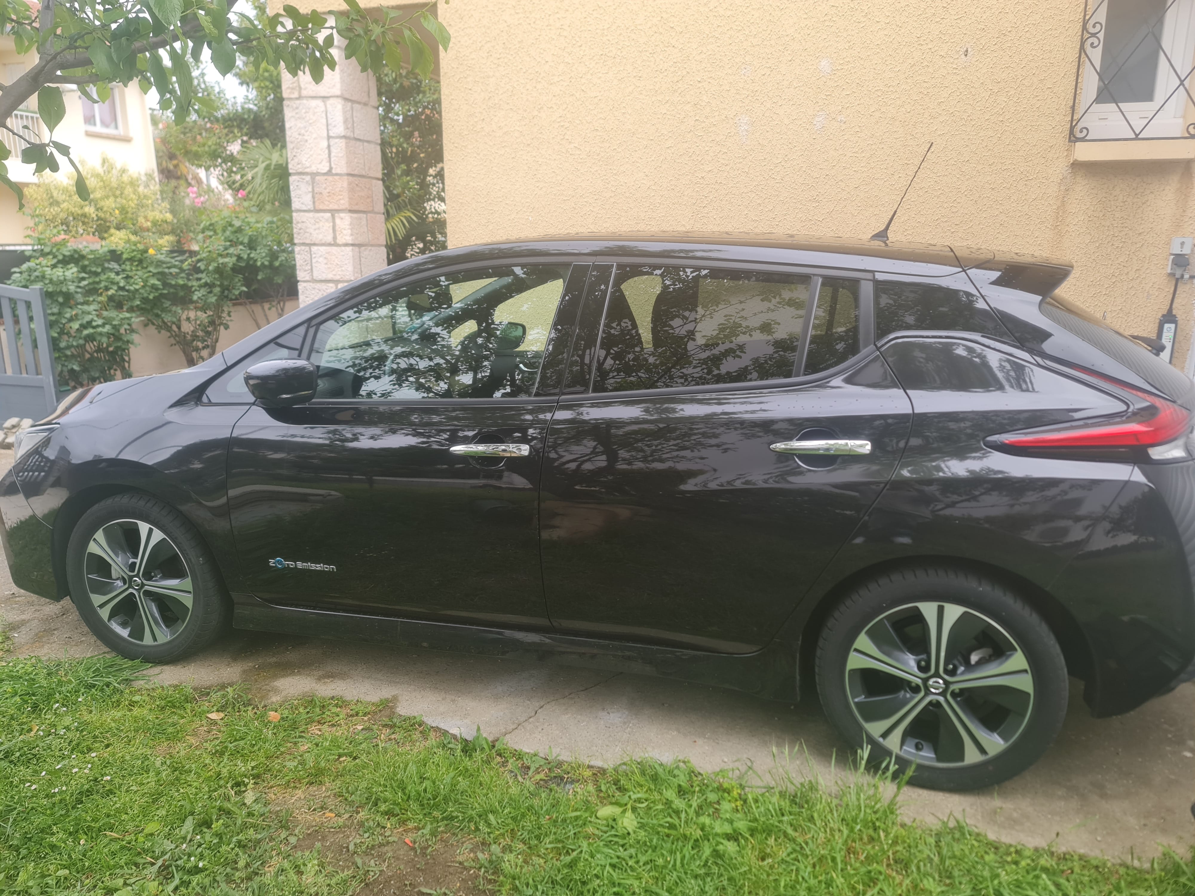 Nissan Leaf Batterie neuve autonomie 250km avec carte reveo pour recharger en cas avec Climatisation