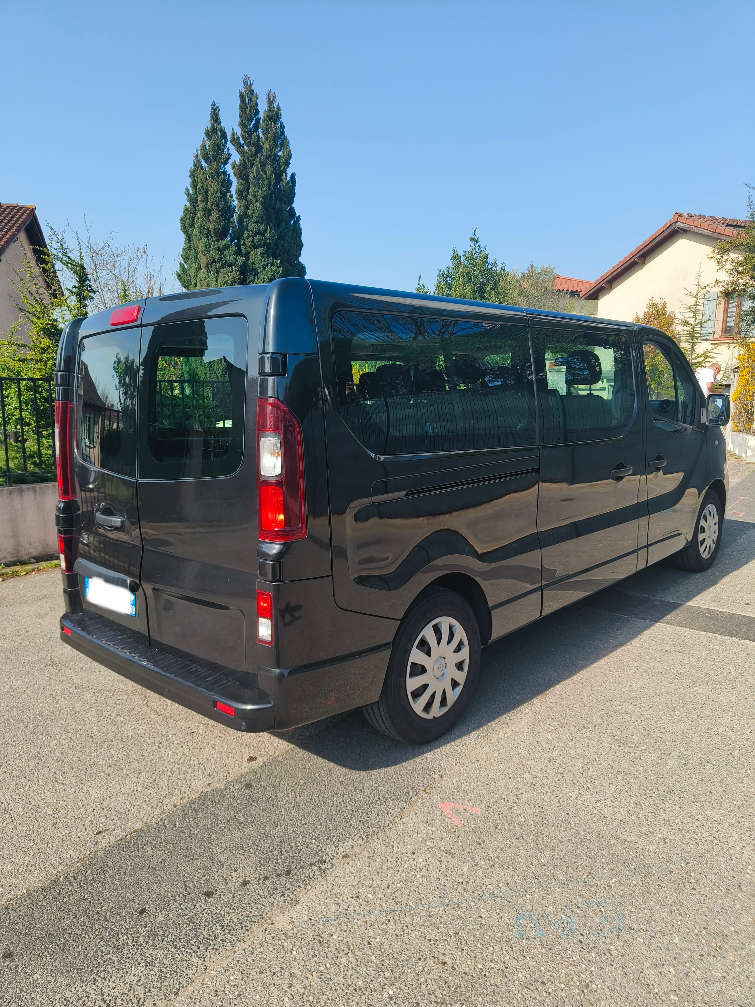 Opel Vivaro Combi avec GPS