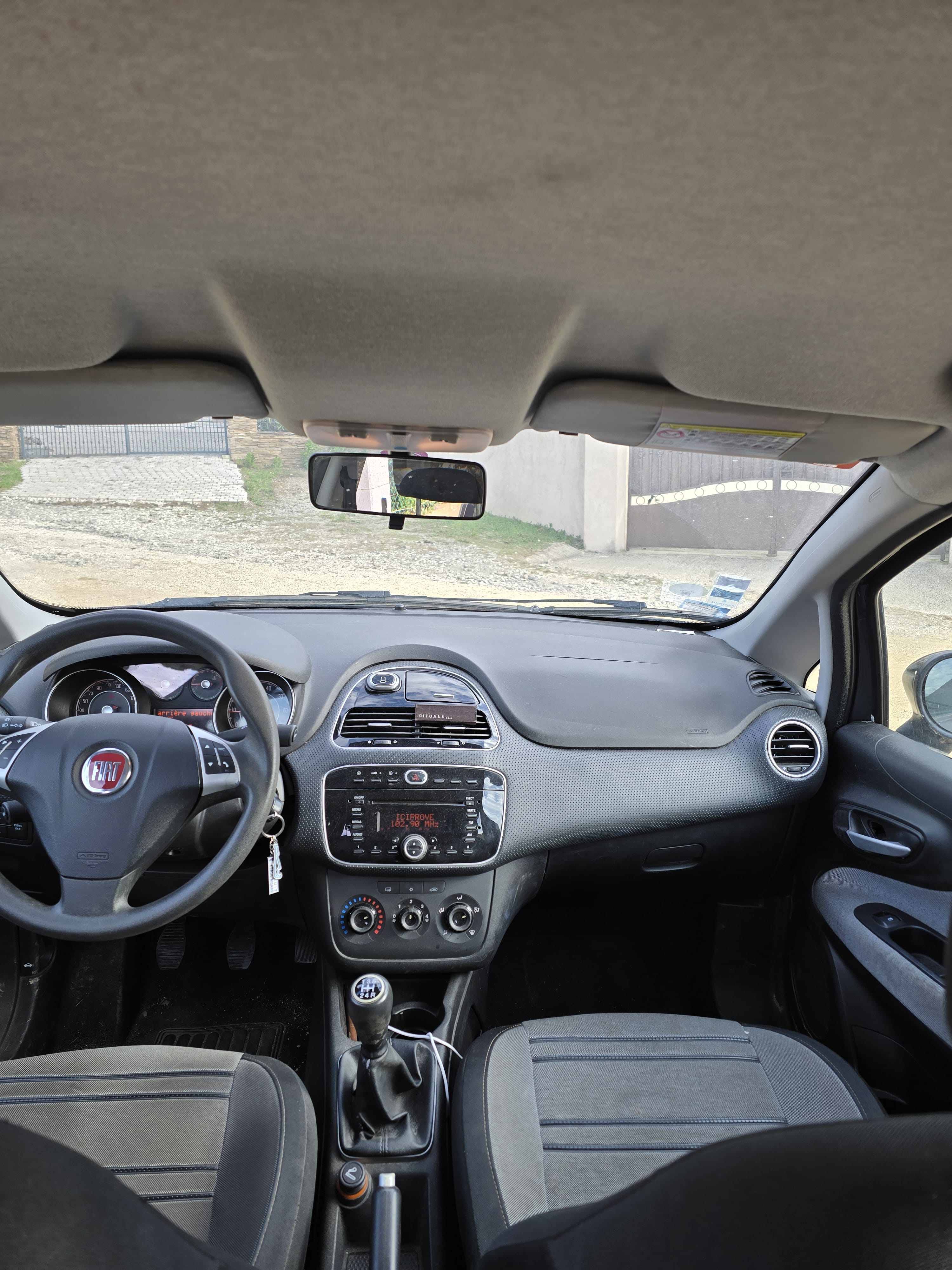 Fiat Punto Evo avec Siège bébé