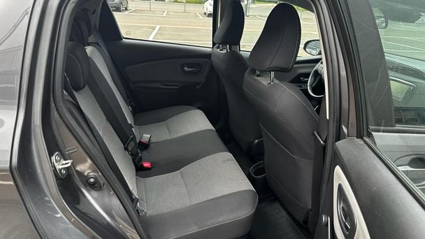 Toyota Yaris Hybrid 1,5 Bensin, Automat inkl. BEBOERKORT SONE parkering med Vinterdekk