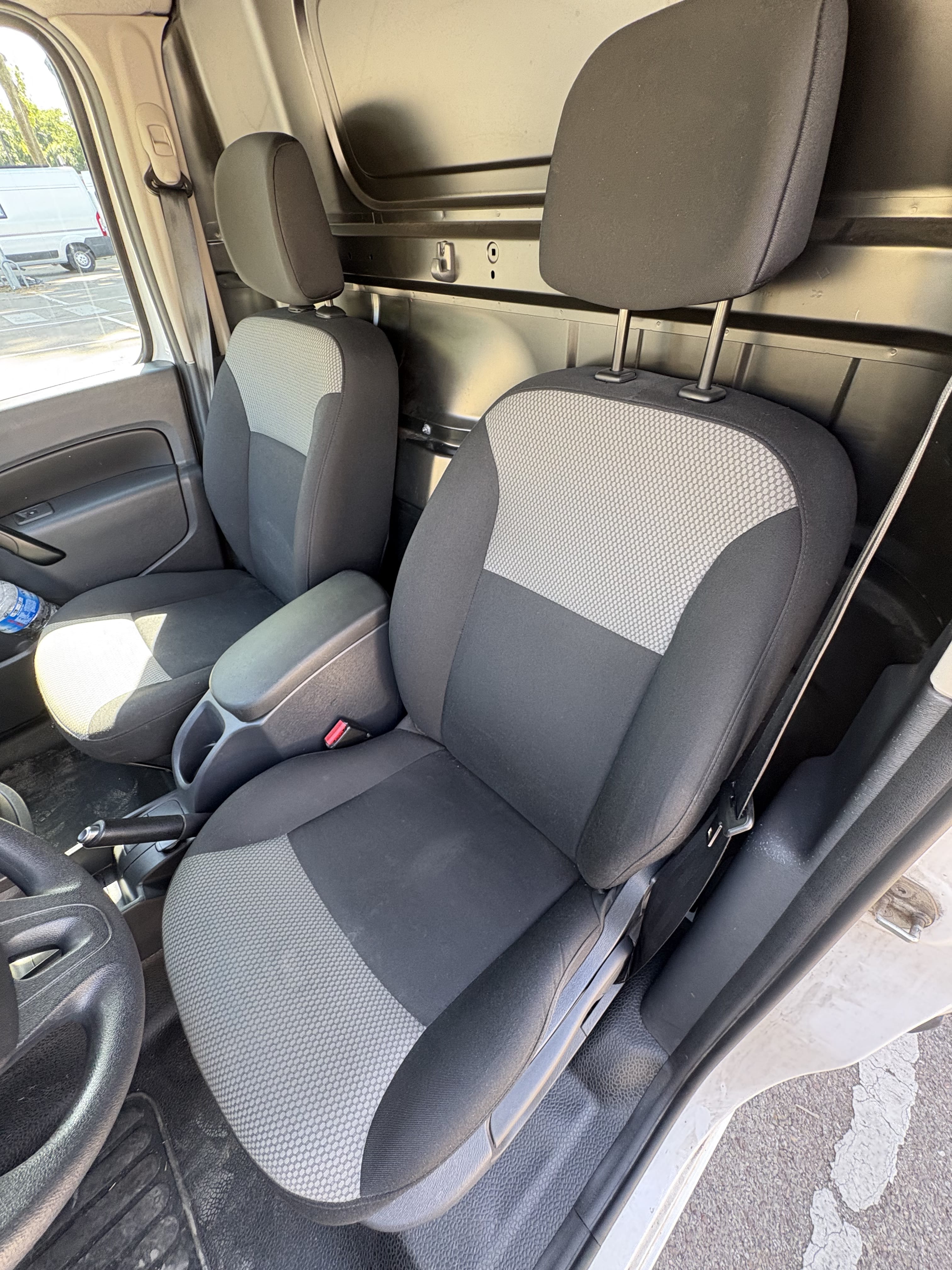 Renault Kangoo Express avec Autoradio