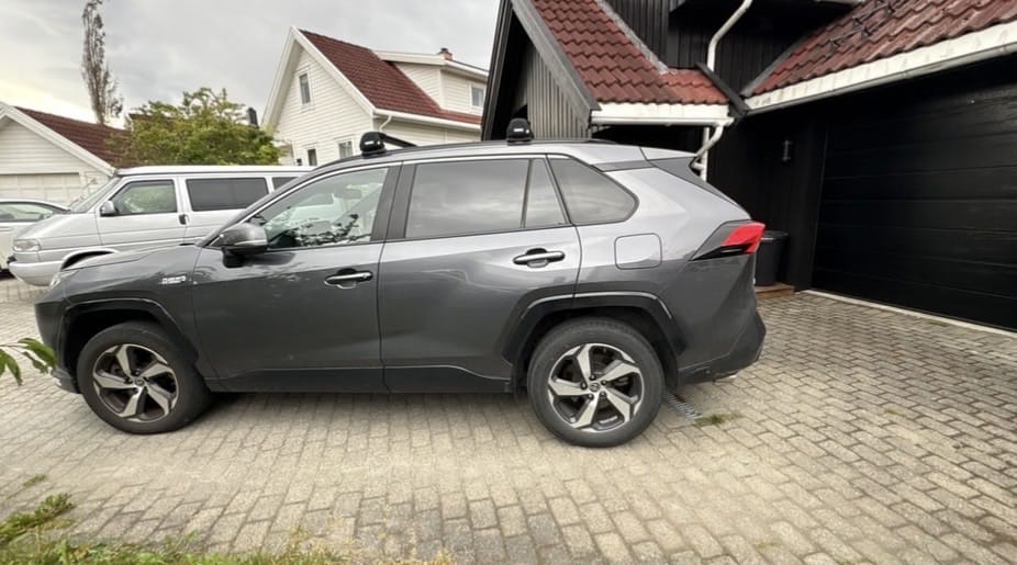 Toyota RAV 4 Hybrid with Bluetooth audio
