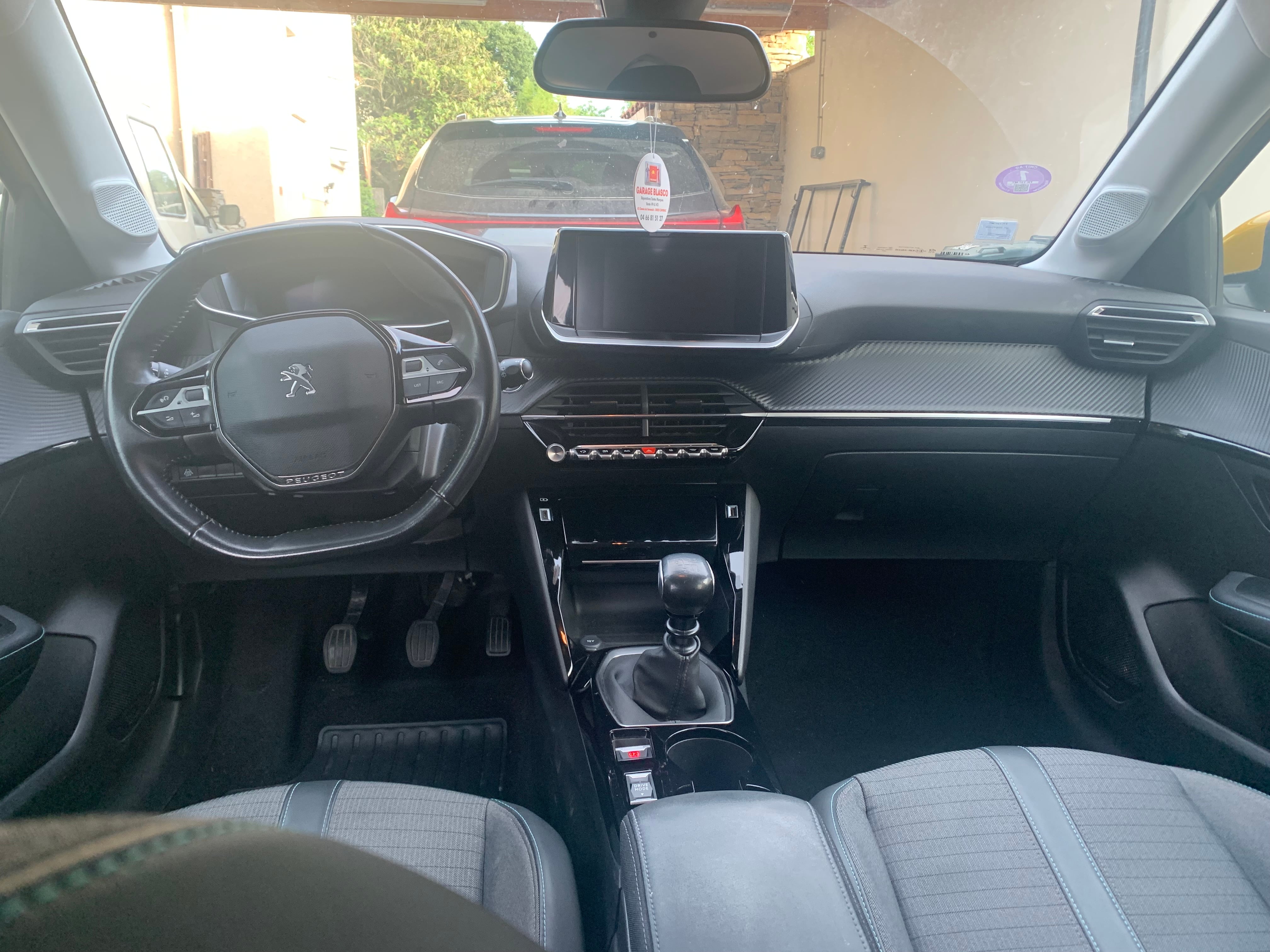 Peugeot 208 avec Siège bébé