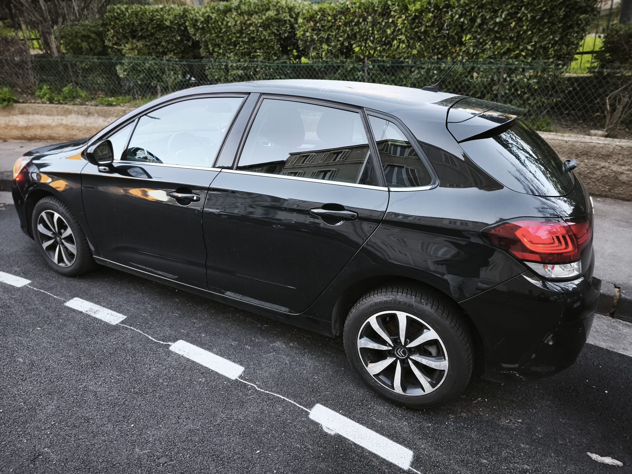 Citroen C4 1.6 120ch Millenium Business mit Navigationsgerät