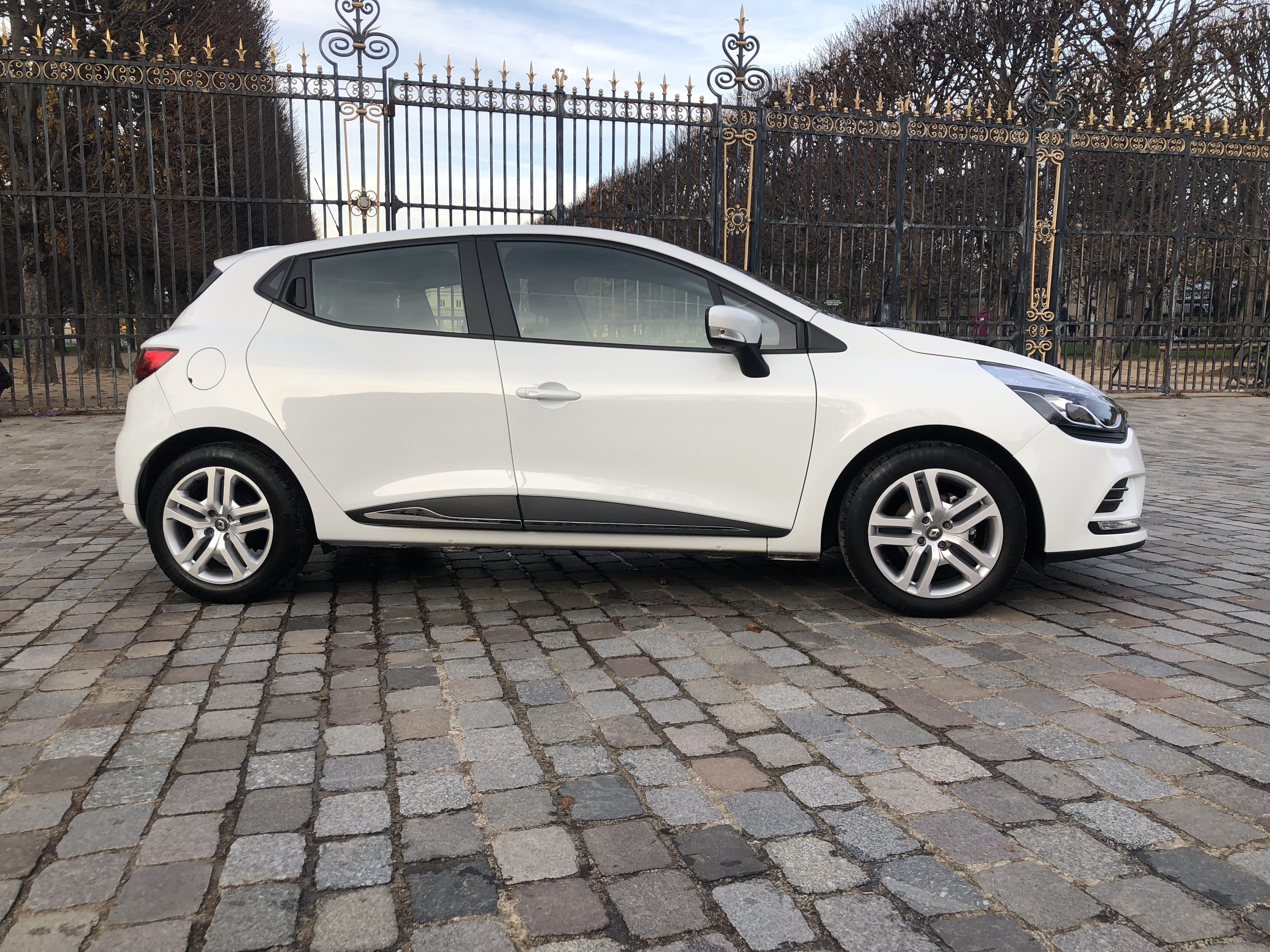 Renault Clio Hôpital la crois saint-Simon/Métro9Maraichers/ rue des Pyrénées /USB/Clim/Régulateur avec Climatisation
