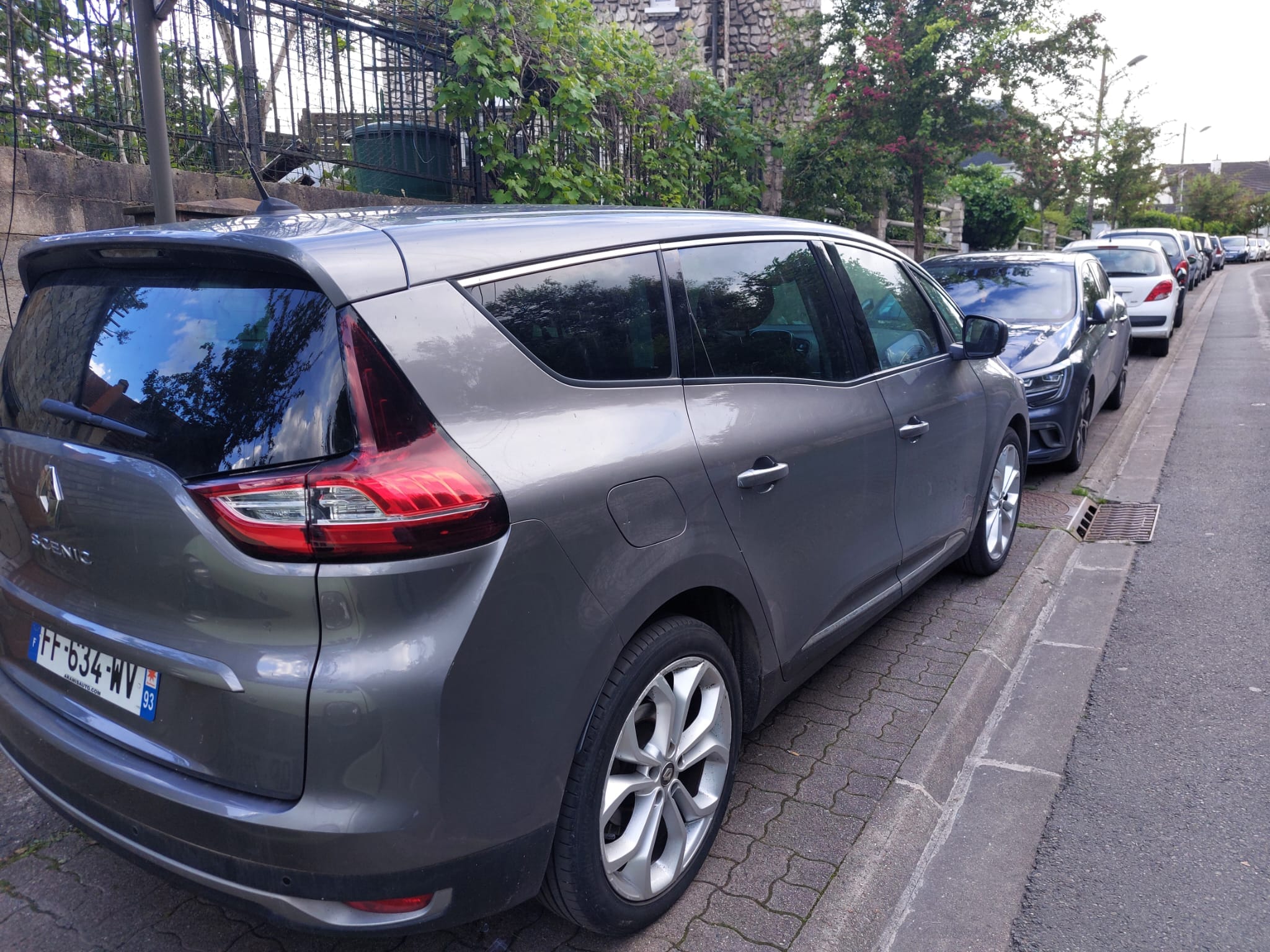 Renault Grand Scenic avec Siège bébé