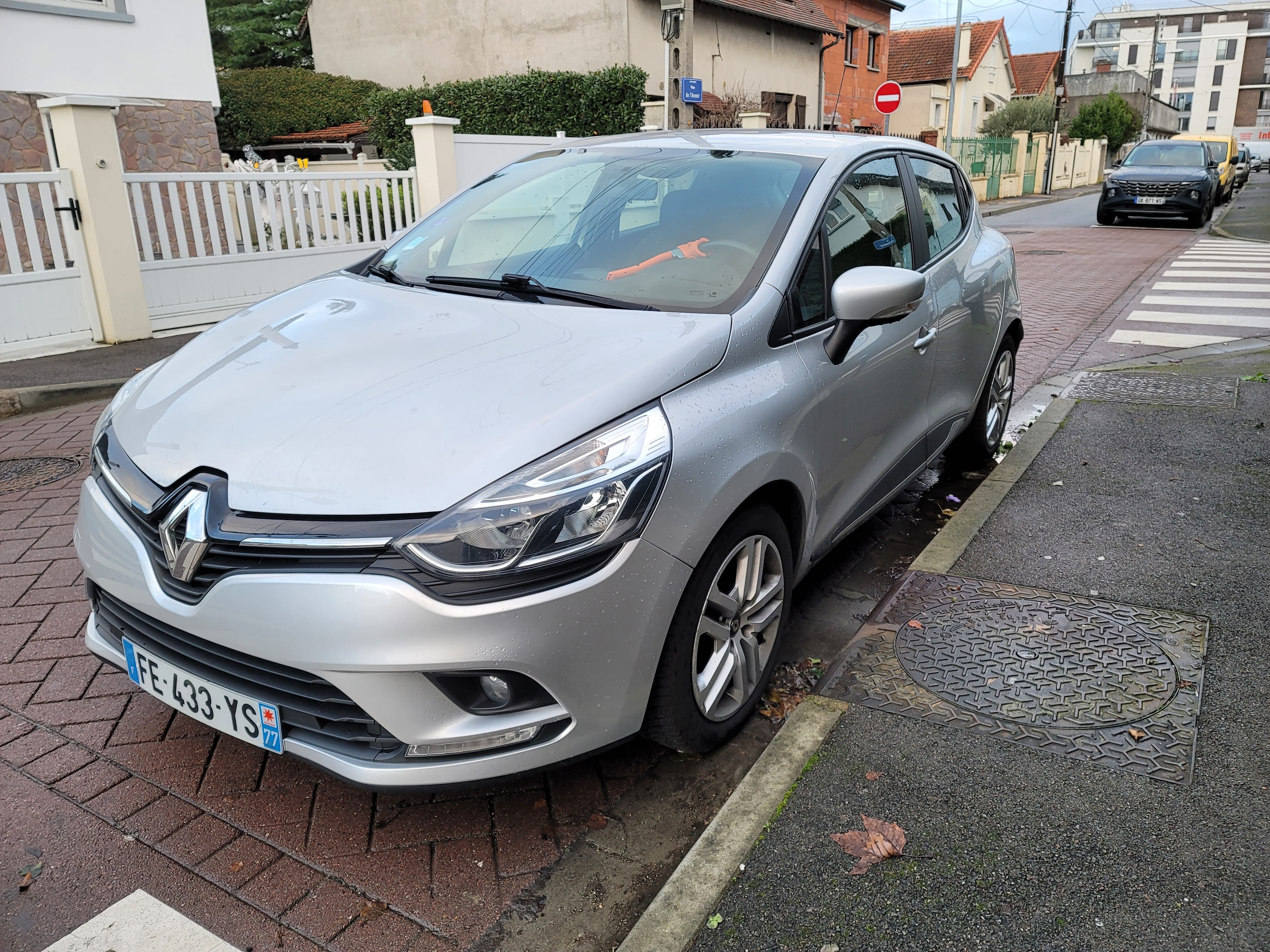 Renault Clio Saint-Ouen - FE443YS, 2019, Essence 95