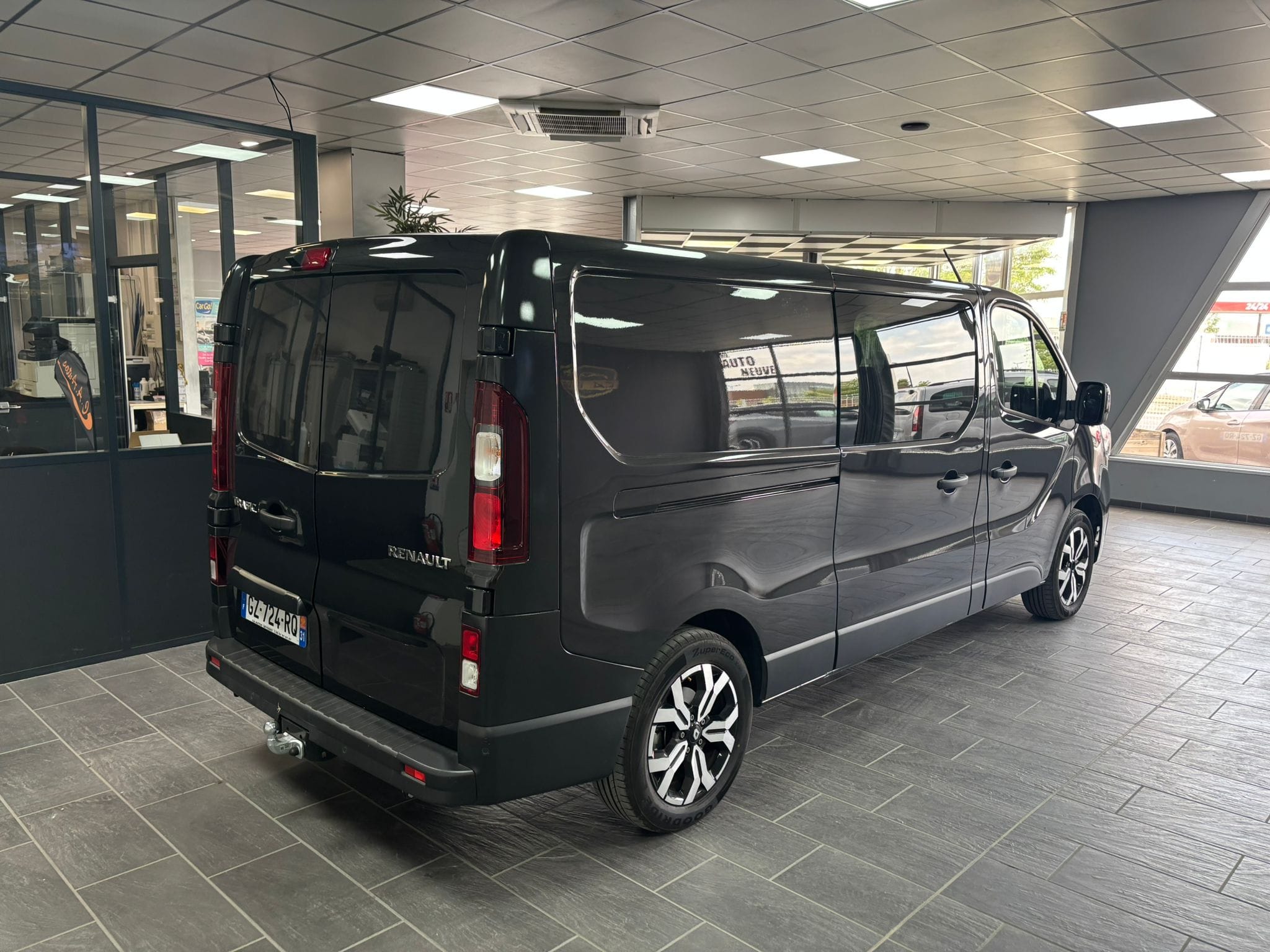 Renault Trafic Double Cabine avec GPS
