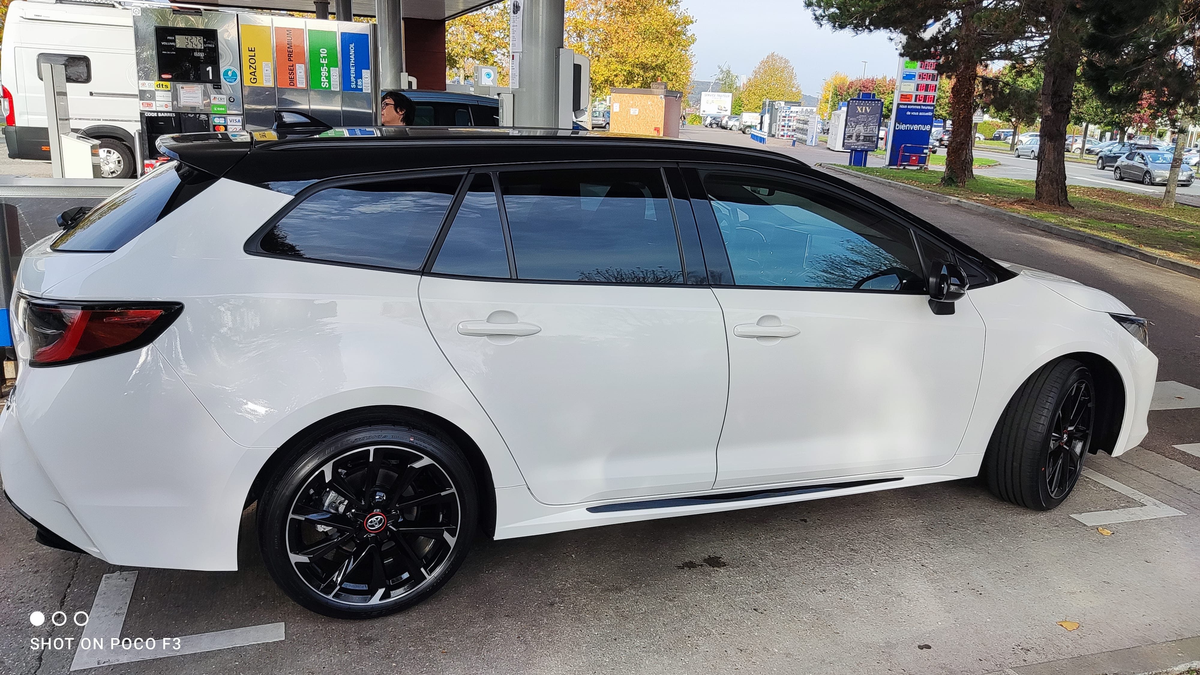Toyota Corolla Hybride, 2022, Essence 95 / Électrique (hybride), automatique