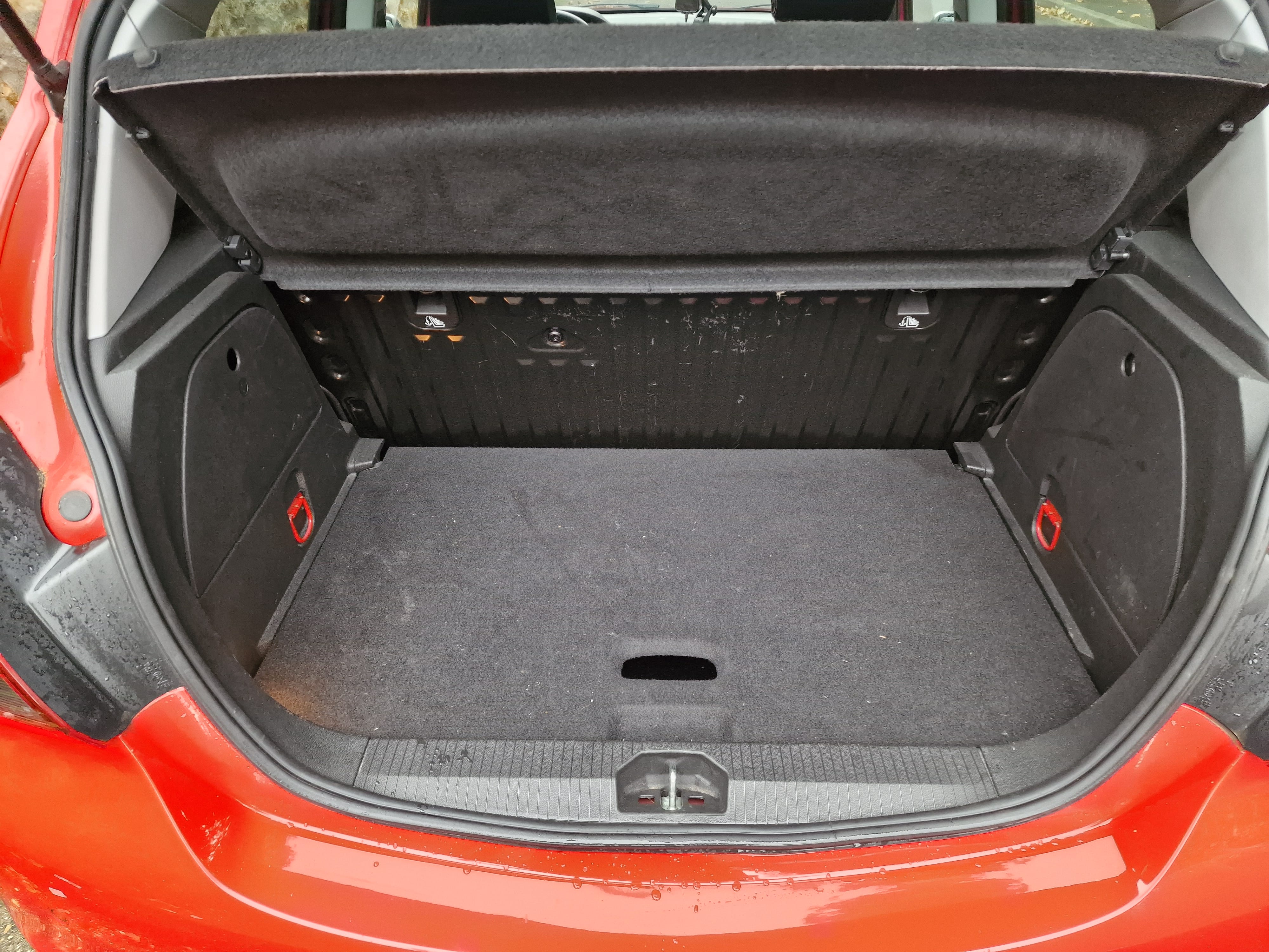 Opel Corsa avec Entrée audio / iPod