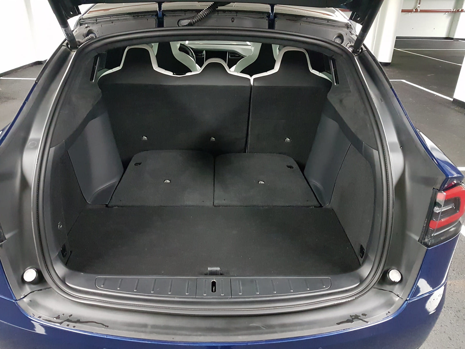 Tesla Model X (LR, Free Supercharging, 7s, Adaptiv demping) med Bluetooth audio